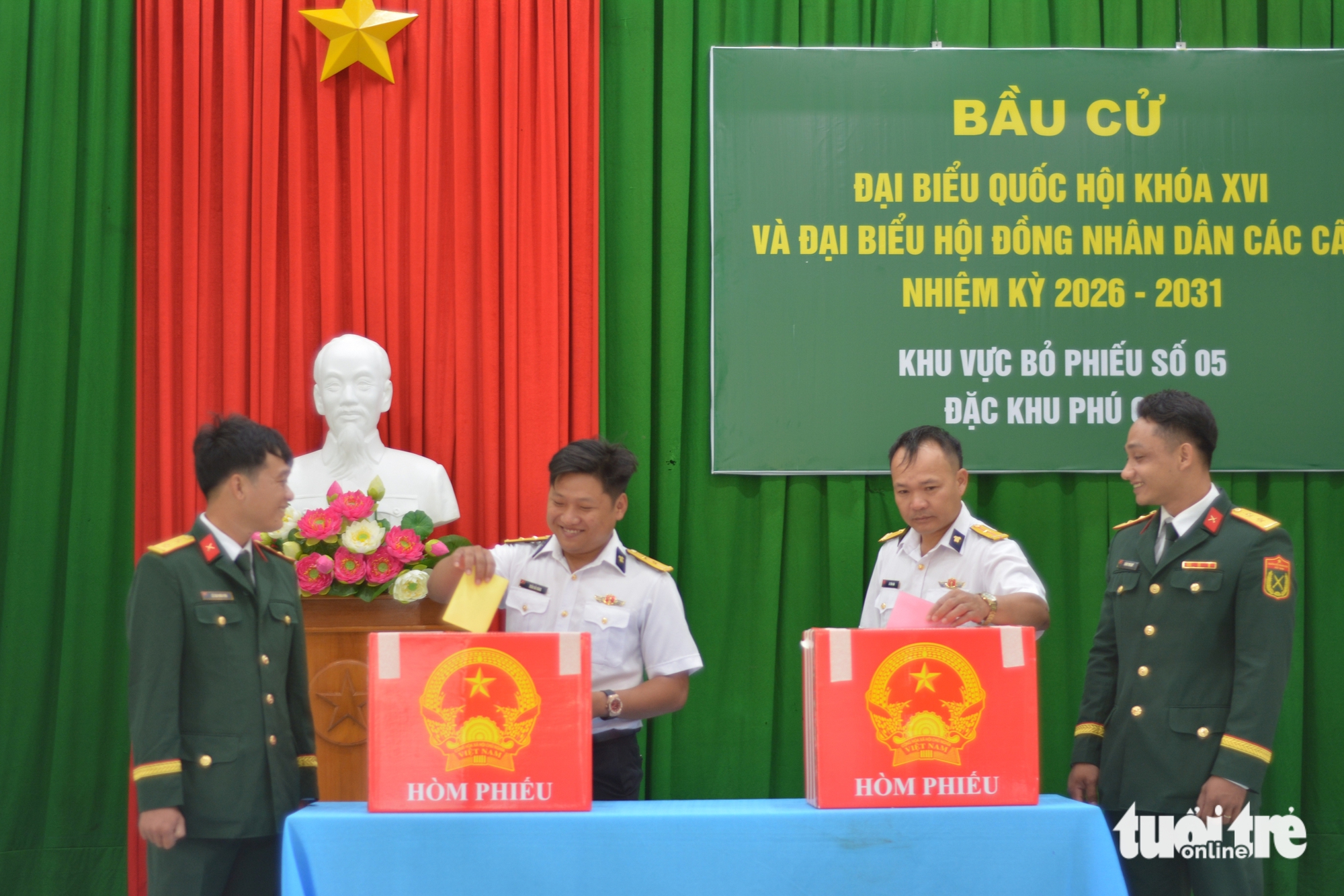 Lực lượng vũ trang đặc khu Phú Quý thực hiện bầu cử Quốc hội và Hội đồng nhân dân