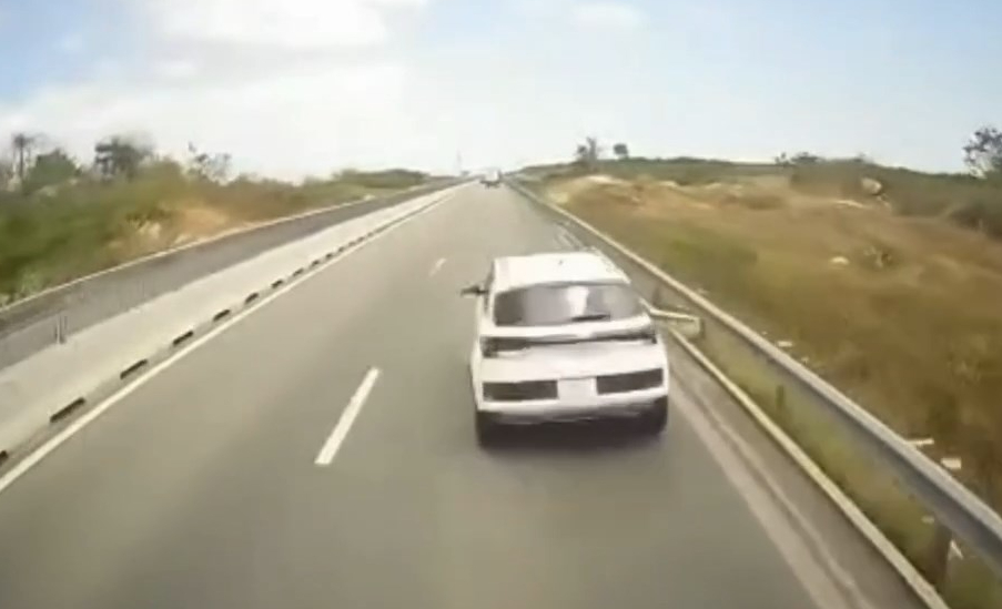 Vụ tai nạn trên cao tốc Cam Lâm - Vĩnh Hảo, 2 người chết: Ô tô dừng trên làn đường xe chạy - Ảnh 1.