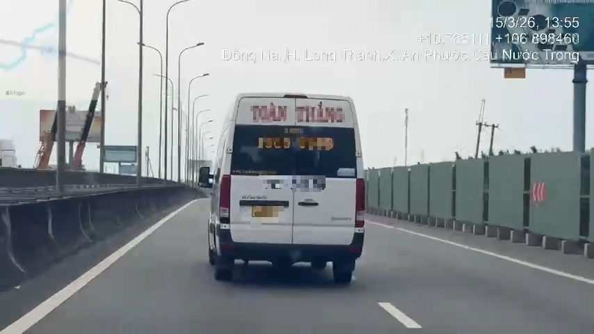 Hàng chục ô tô chạy trên cao tốc TP.HCM - Long Thành không bật xi nhan khi chuyển làn bị xử lý - Ảnh 2.