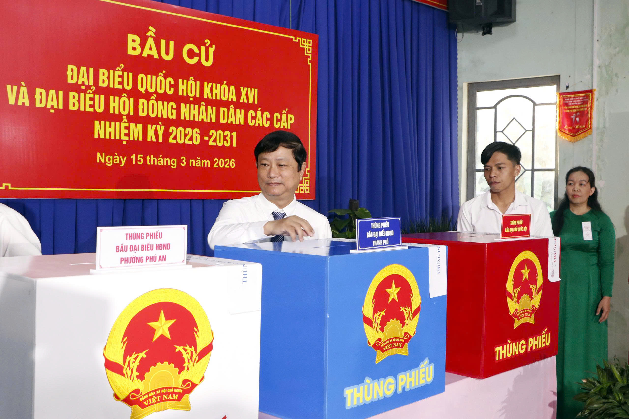 Gần 97% cử tri TP.HCM đã bỏ phiếu bầu cử, 31 xã phường đạt 100% - Ảnh 1. Gần 97% cử tri TP.HCM đã bỏ phiếu bầu cử, 31 xã phường đạt 100% - Ảnh 1.