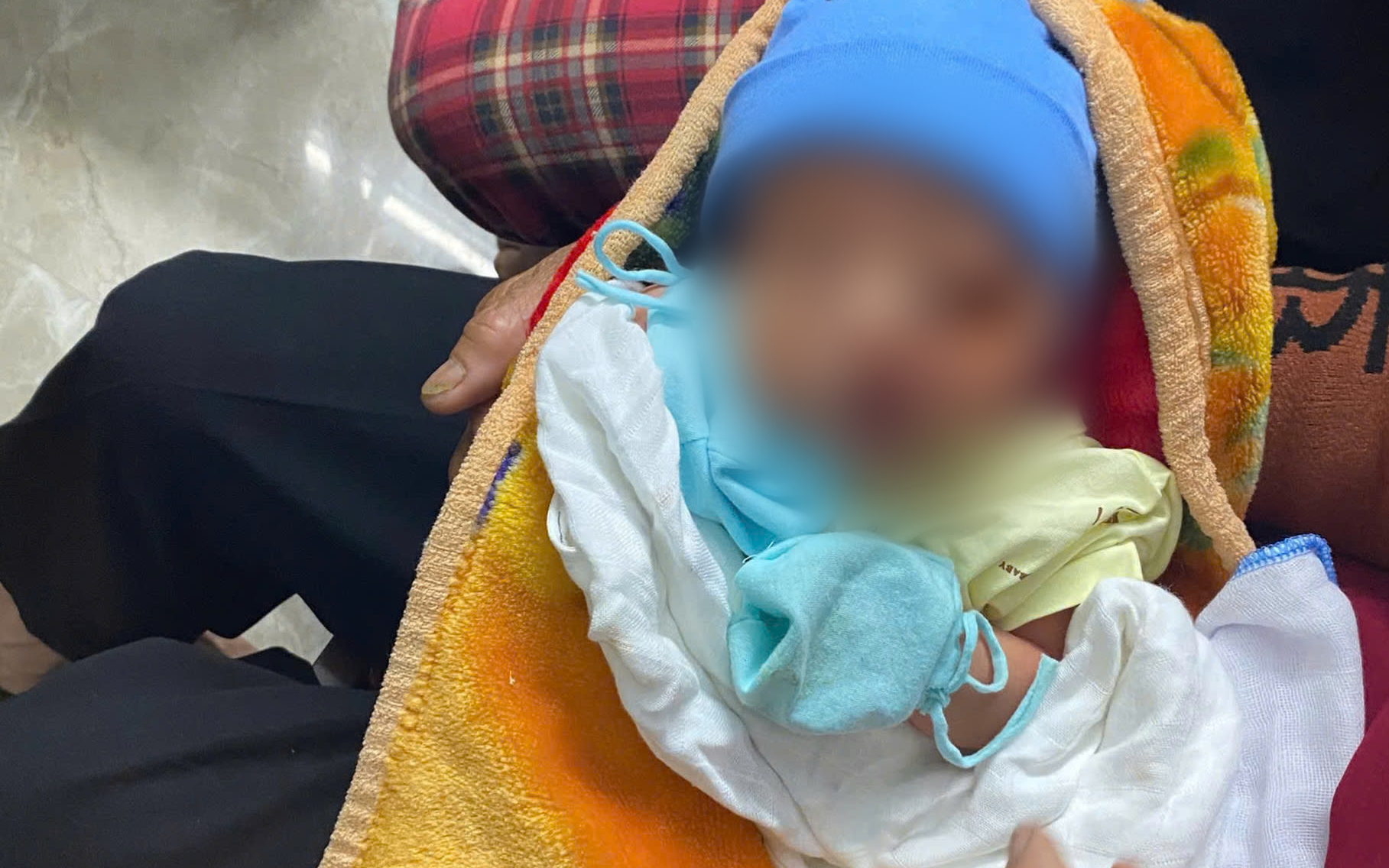 Cậu bé 15 tuổi chấn thương sọ não, không biết cha mẹ ở đâu, xã Phú Hòa Đông tìm thân nhân - Ảnh 1.