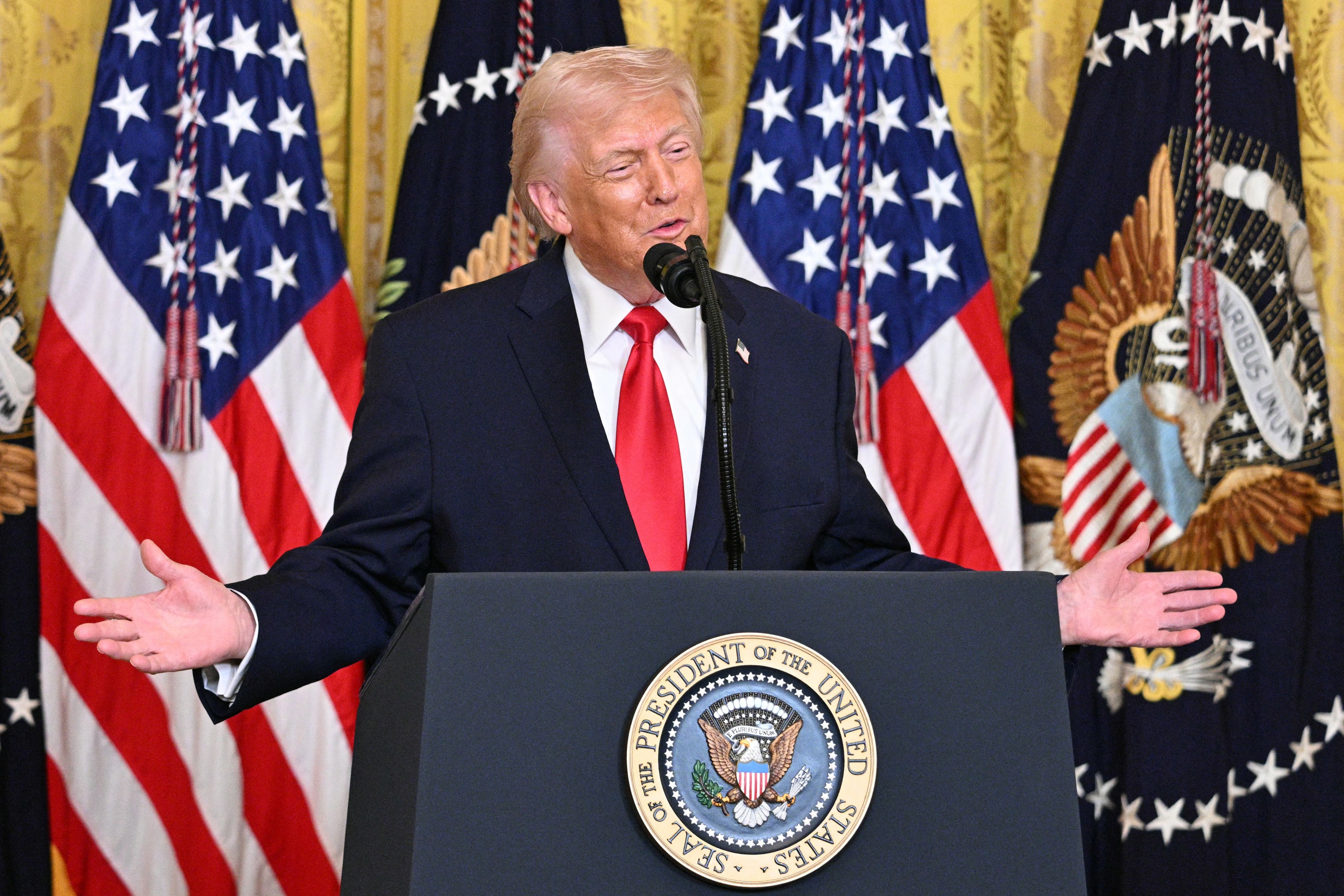 Tổng thống Mỹ Donald Trump tuyên bố tấn công đảo Kharg: Xung đột Trung Đông làm tăng giá dầu thế giới