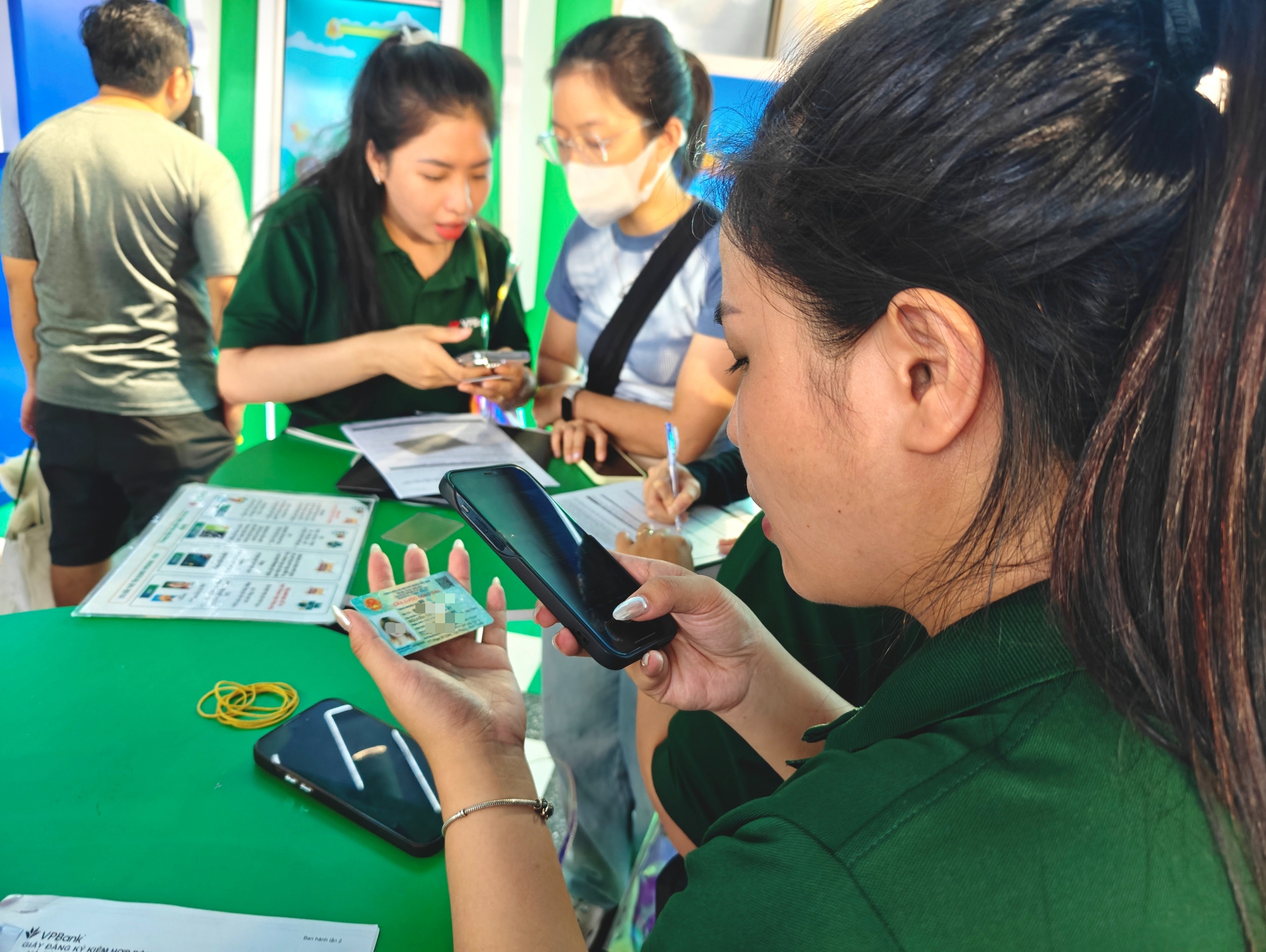 Ngăn rủi ro từ định danh người dùng - Ảnh 1. định danh ảo - Ảnh 1.