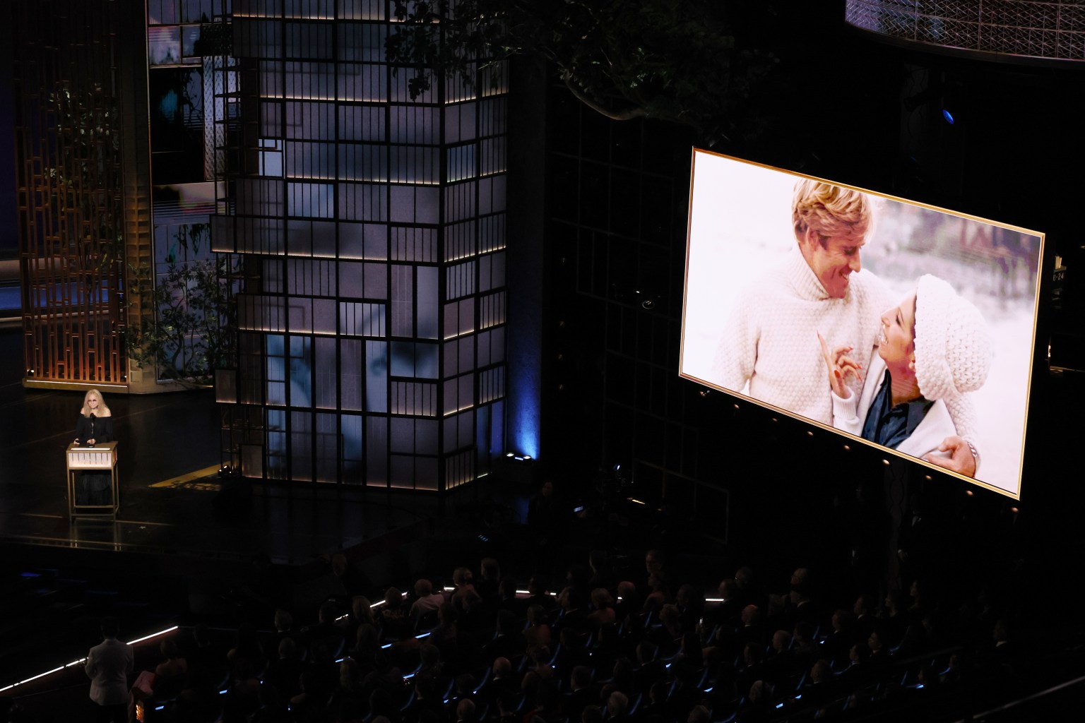 Billy Crystal tưởng niệm Rob Reiner trong phần In Memoriam Oscar