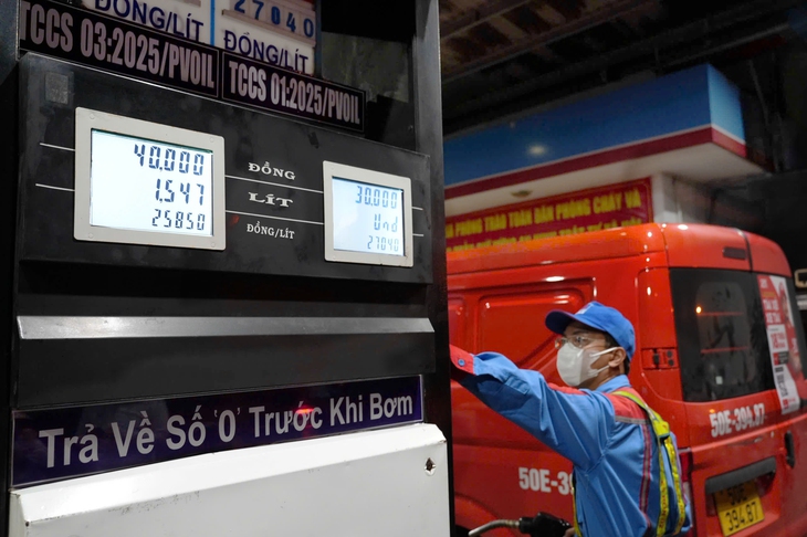 Thế giới biến động, điều hành phải nhanh hơn - Ảnh 1. xăng dầu - Ảnh 1.