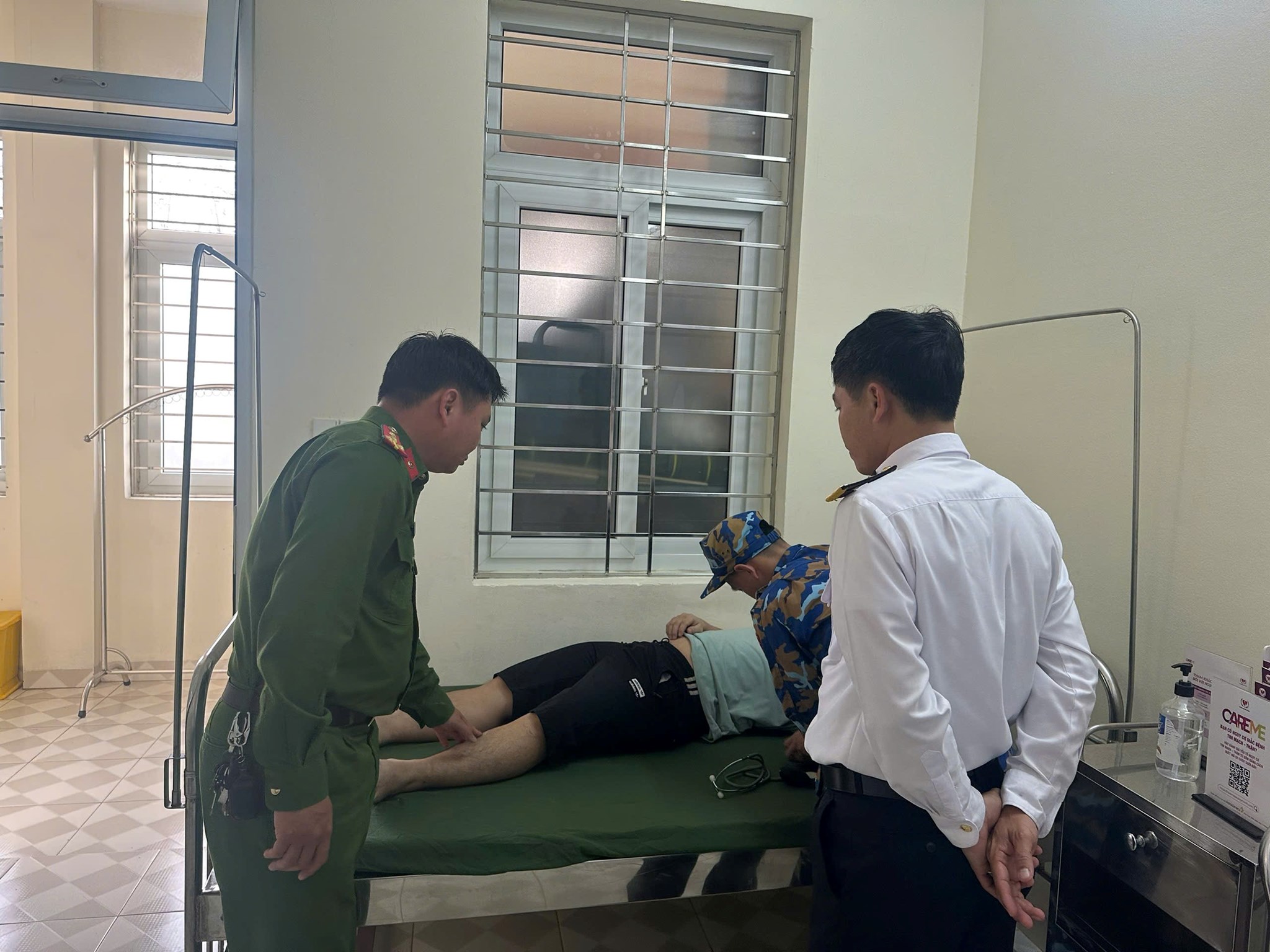 Nam thanh niên nhảy cầu Bính được cứu an toàn