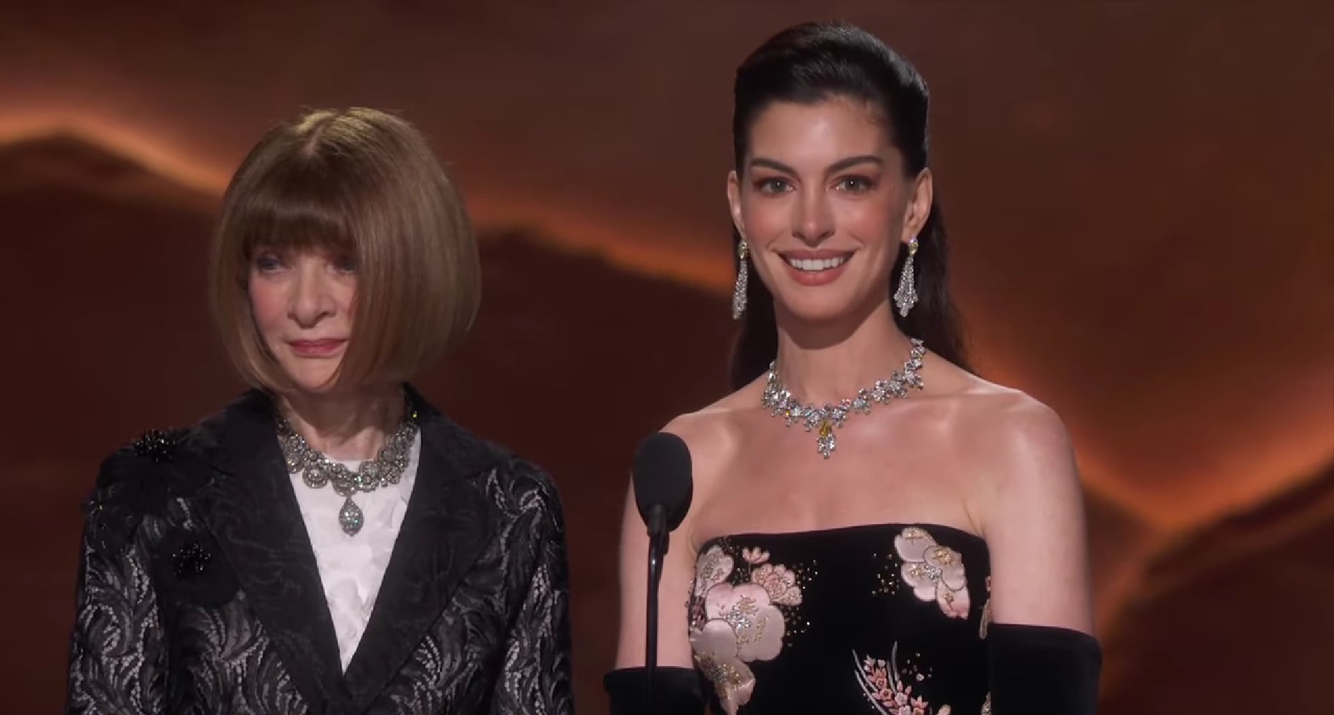 Những khoảnh khắc 'dở khóc dở cười' tại Oscar 2026 - Ảnh 1.