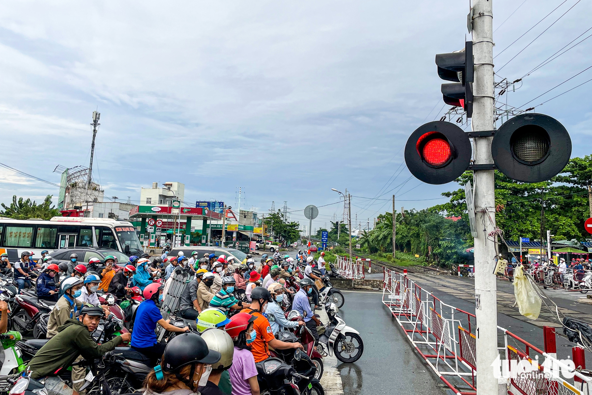 Rà soát, thu hồi đất lấn chiếm hành lang đường sắt ở TP.HCM - Ảnh 1.