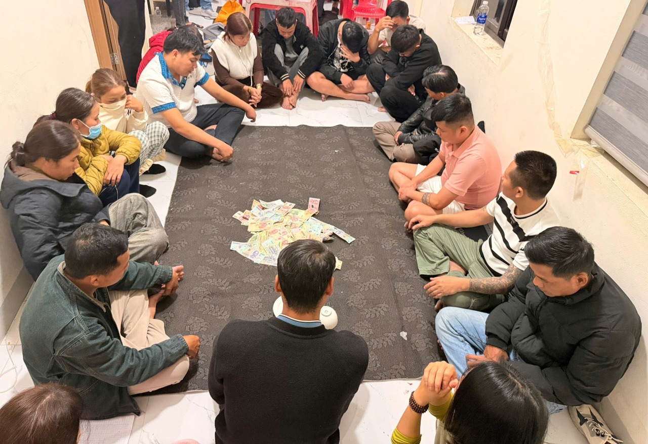 Quảng Trị: Triệt Phá Điểm Đánh Bạc, Bắt Gần 40 Người