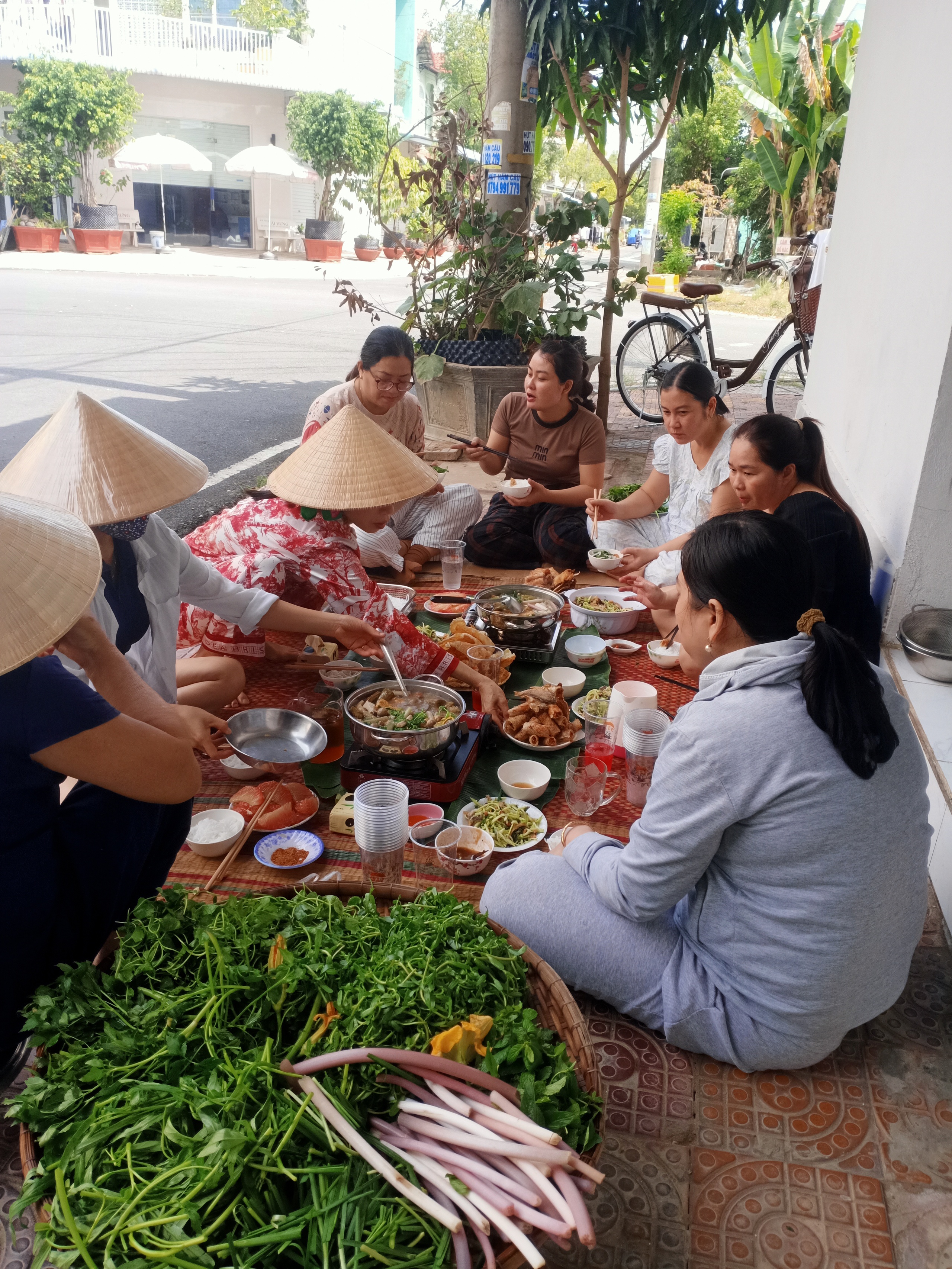 'Bán anh em xa, mua láng giềng gần', ông bà xưa nói chớ có sai - Ảnh 1.
