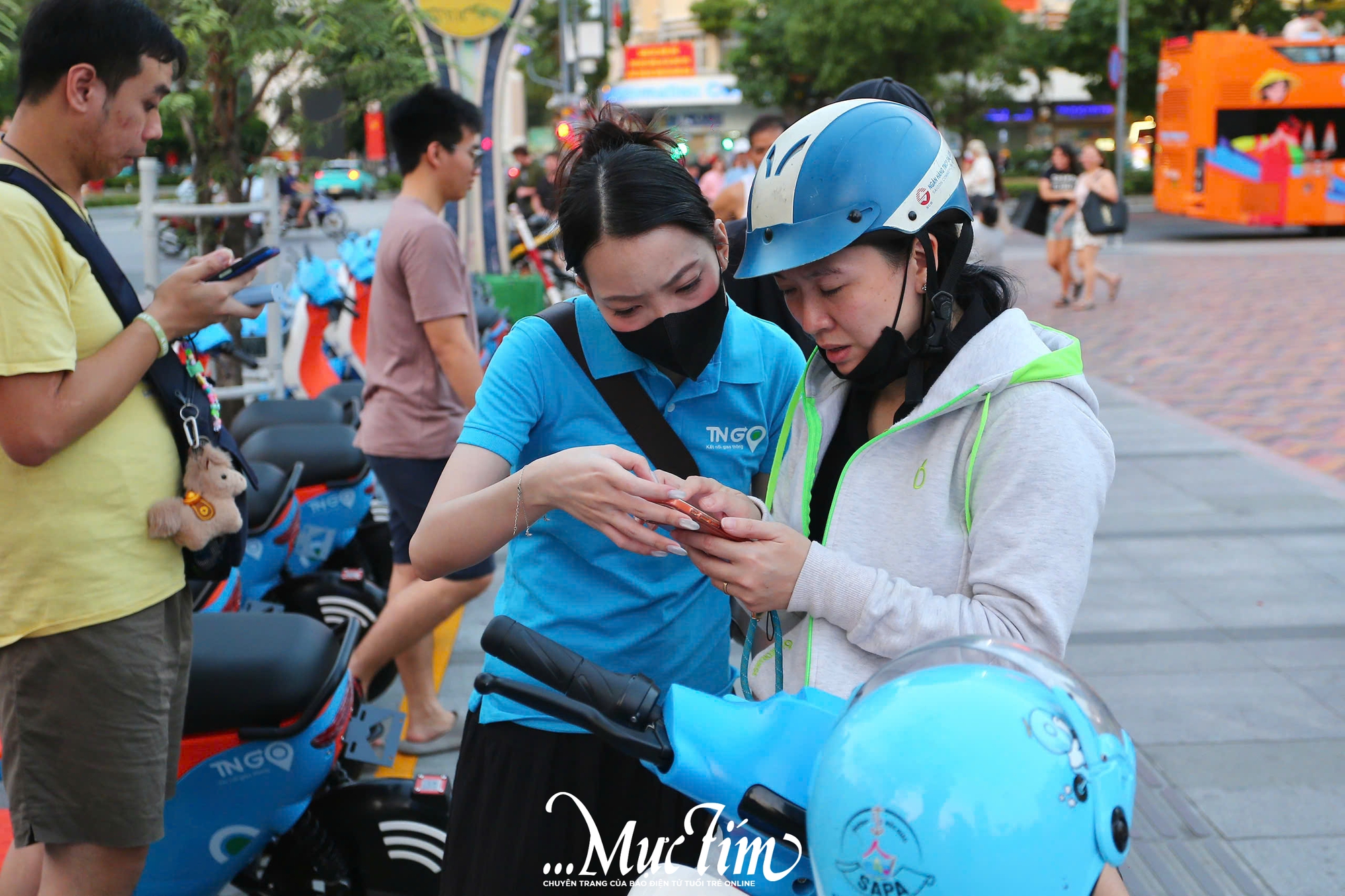 Bạn trẻ trải nghiệm xe đạp điện công cộng vòng quanh trung tâm TP.HCM- Ảnh 6.