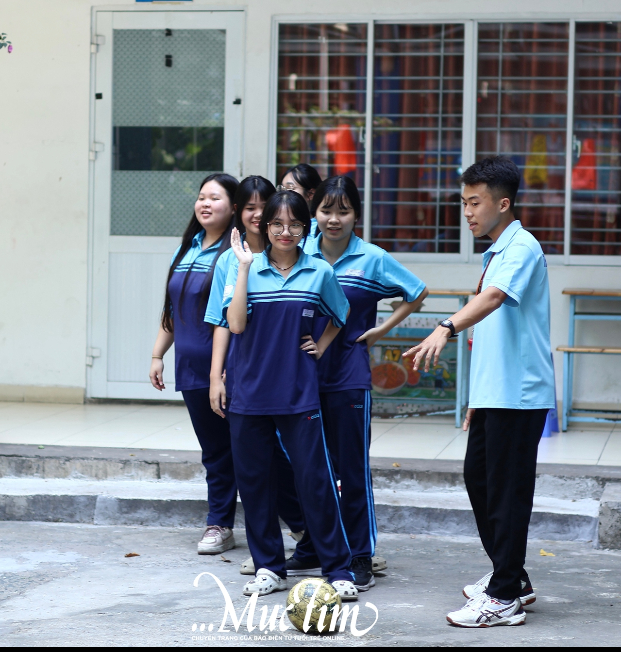 Học sinh Trường THPT Bùi Thị Xuân đứng lớp giảng bài- Ảnh 6.