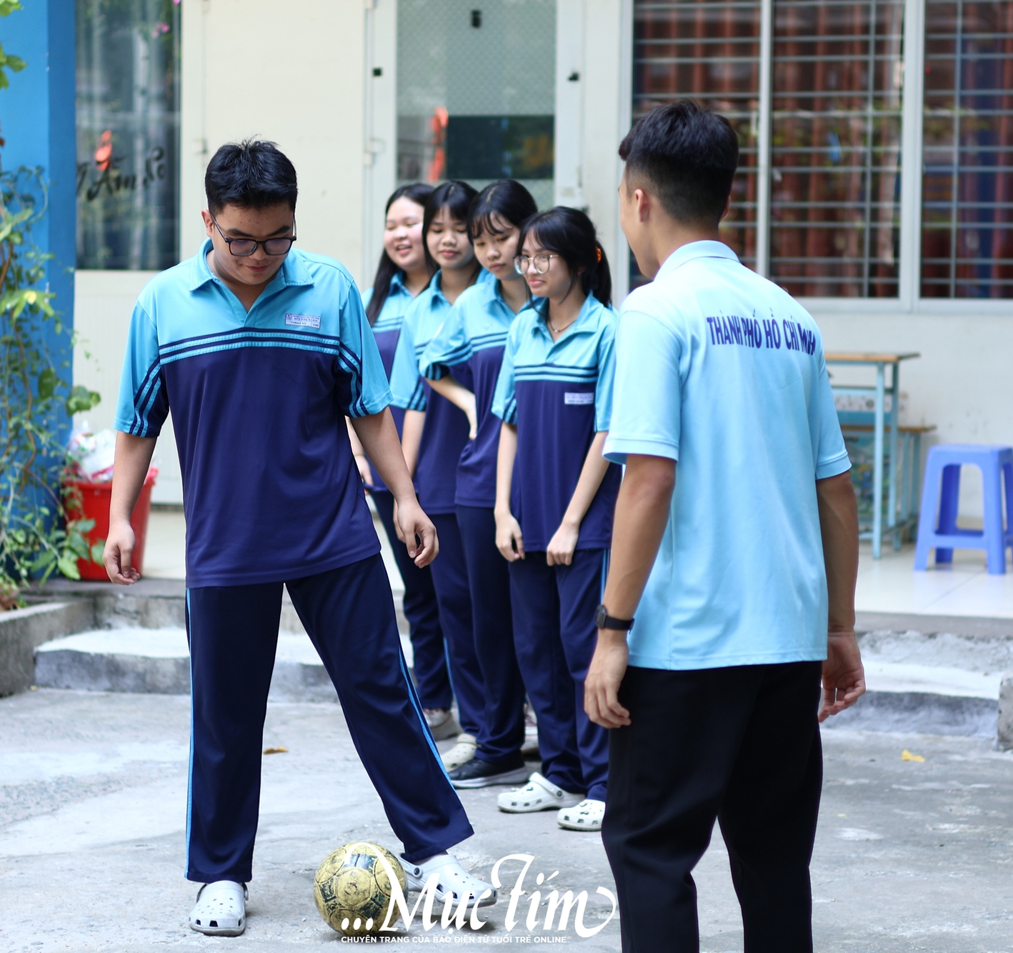 Học sinh Trường THPT Bùi Thị Xuân đứng lớp giảng bài- Ảnh 7.