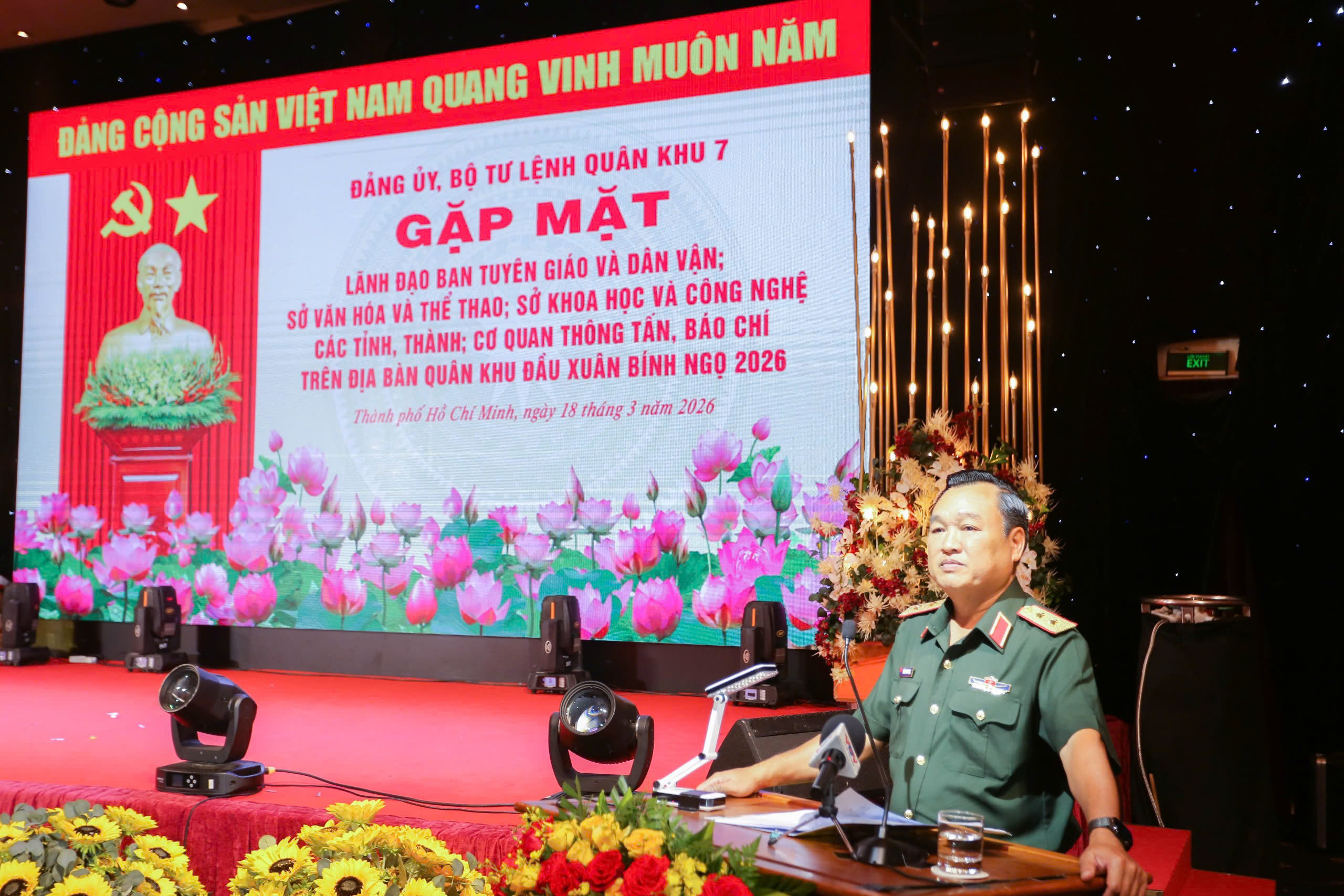 Quân khu 7 kỳ vọng báo chí tuyên truyền mạnh hơn về Chiến lược bảo vệ Tổ quốc trong tình hình mới - Ảnh 1.