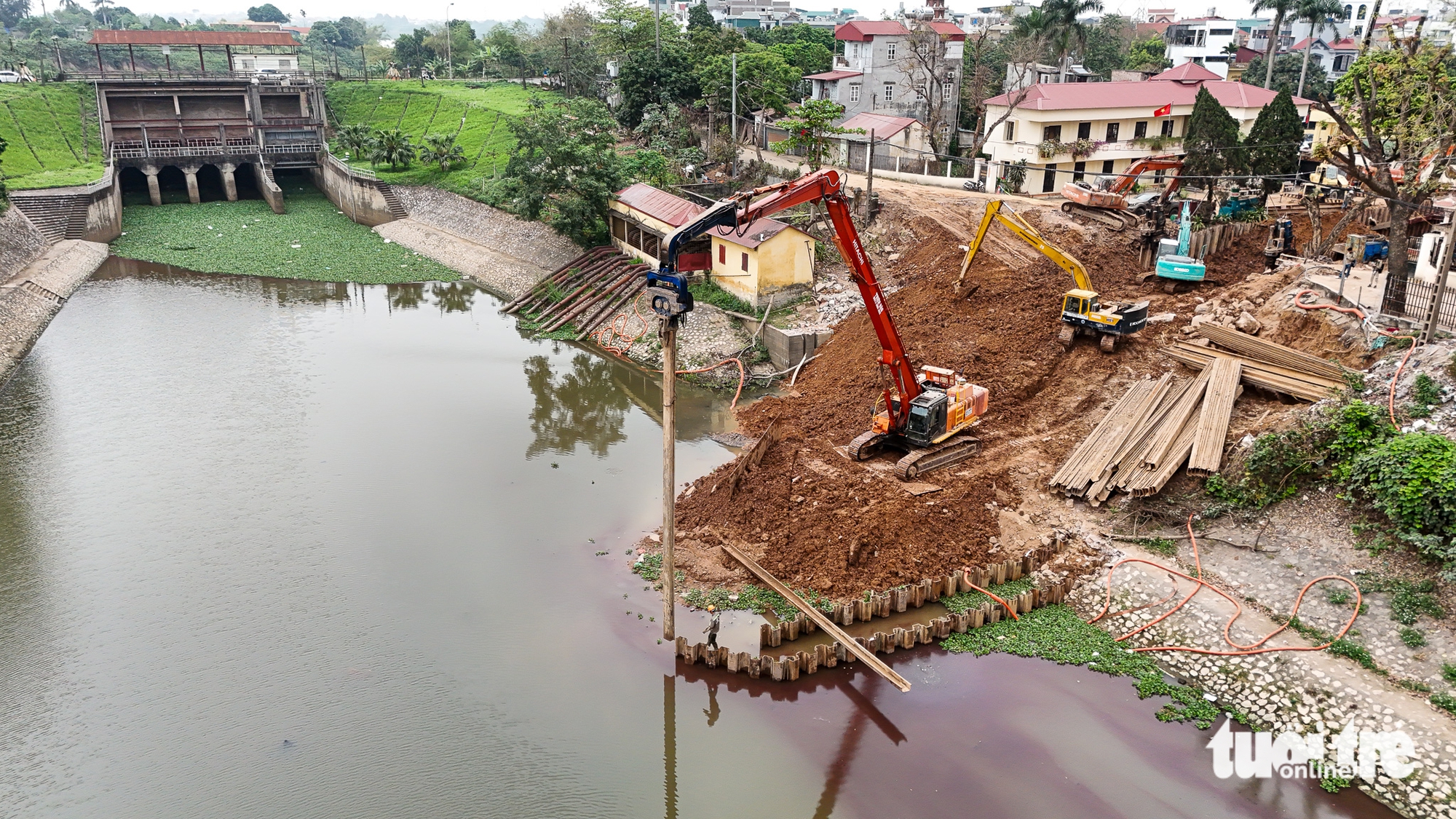 Hanoi races to complete flood-control projects ahead of rainy season- Ảnh 11.