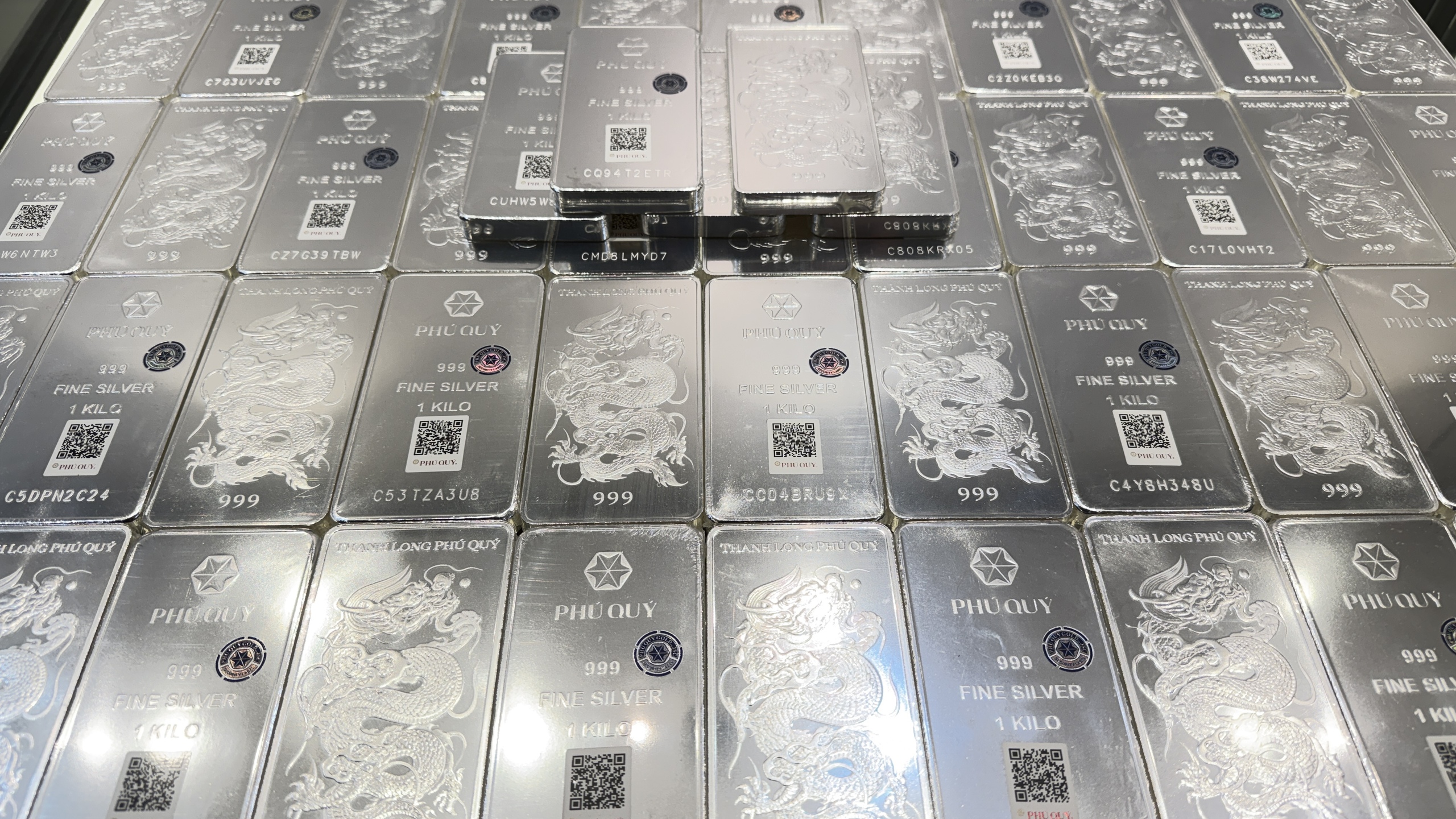 Đọc nhanh 19-3: Fed giữ nguyên lãi suất, chứng khoán Mỹ 'bay' hơn 760 điểm, giá vàng rớt mạnh - Ảnh 1.