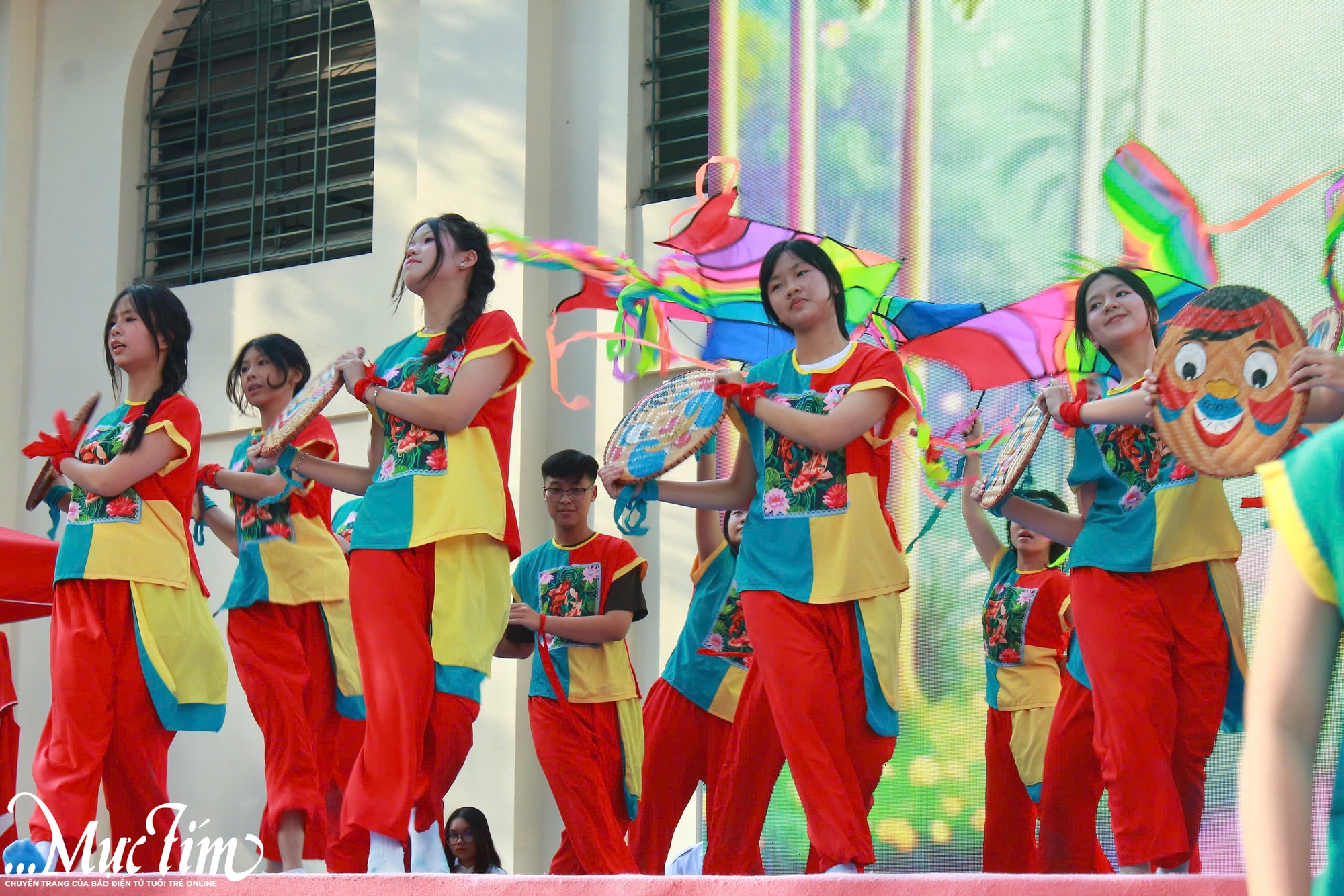 Tiết ngữ văn đặc biệt của học trò Trường THPT Lê Quý Đôn- Ảnh 12. Tiết ngữ văn đặc biệt của học trò Trường THPT Lê Quý Đôn- Ảnh 12.