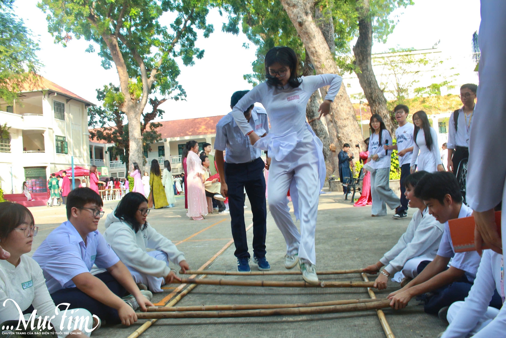 Tiết ngữ văn đặc biệt của học trò Trường THPT Lê Quý Đôn- Ảnh 18. Tiết ngữ văn đặc biệt của học trò Trường THPT Lê Quý Đôn- Ảnh 18.