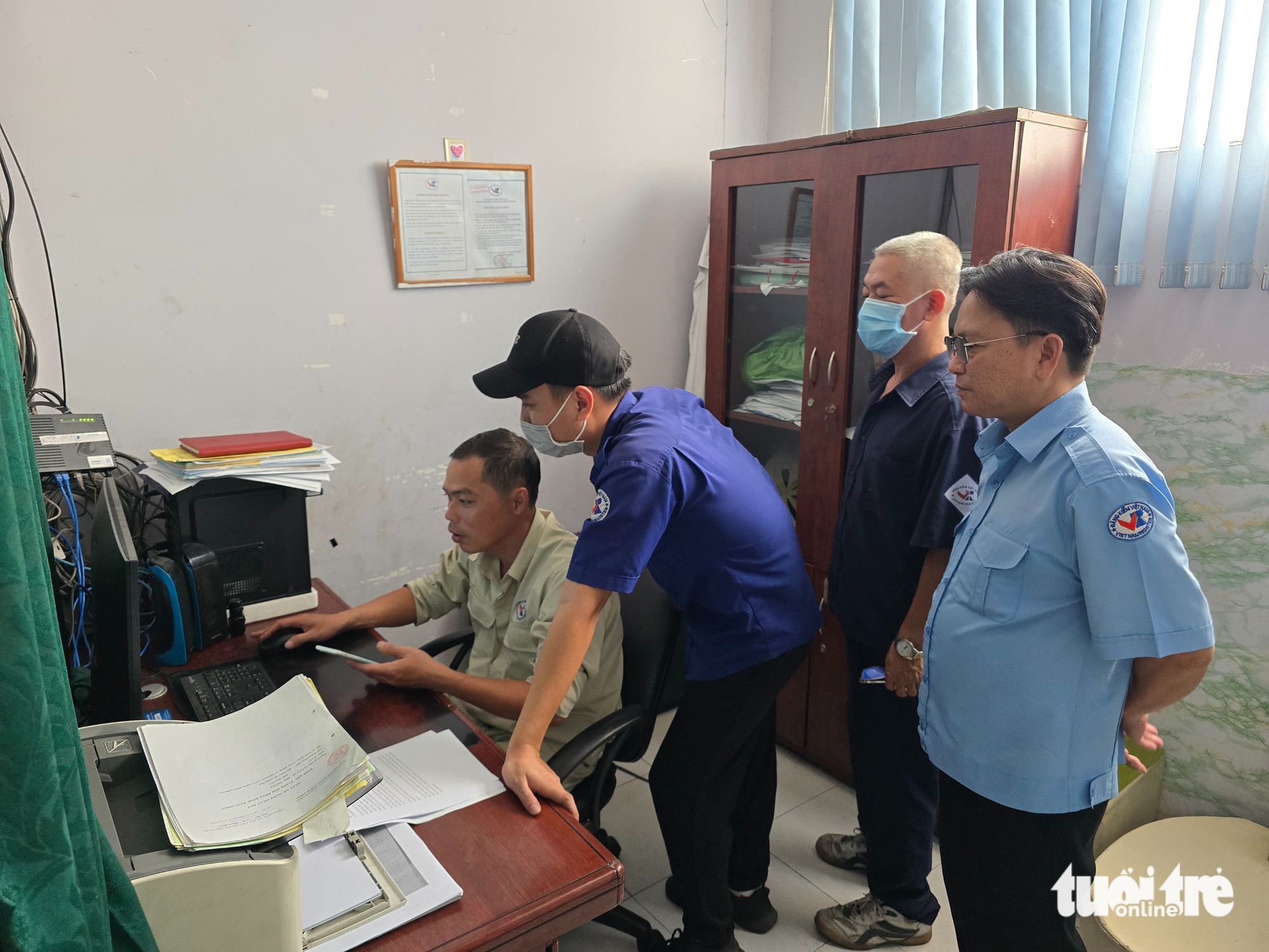 Quá tải ngày đầu kiểm định khí thải ô tô, Cục Đăng kiểm Việt Nam nói gì? - Ảnh 1.