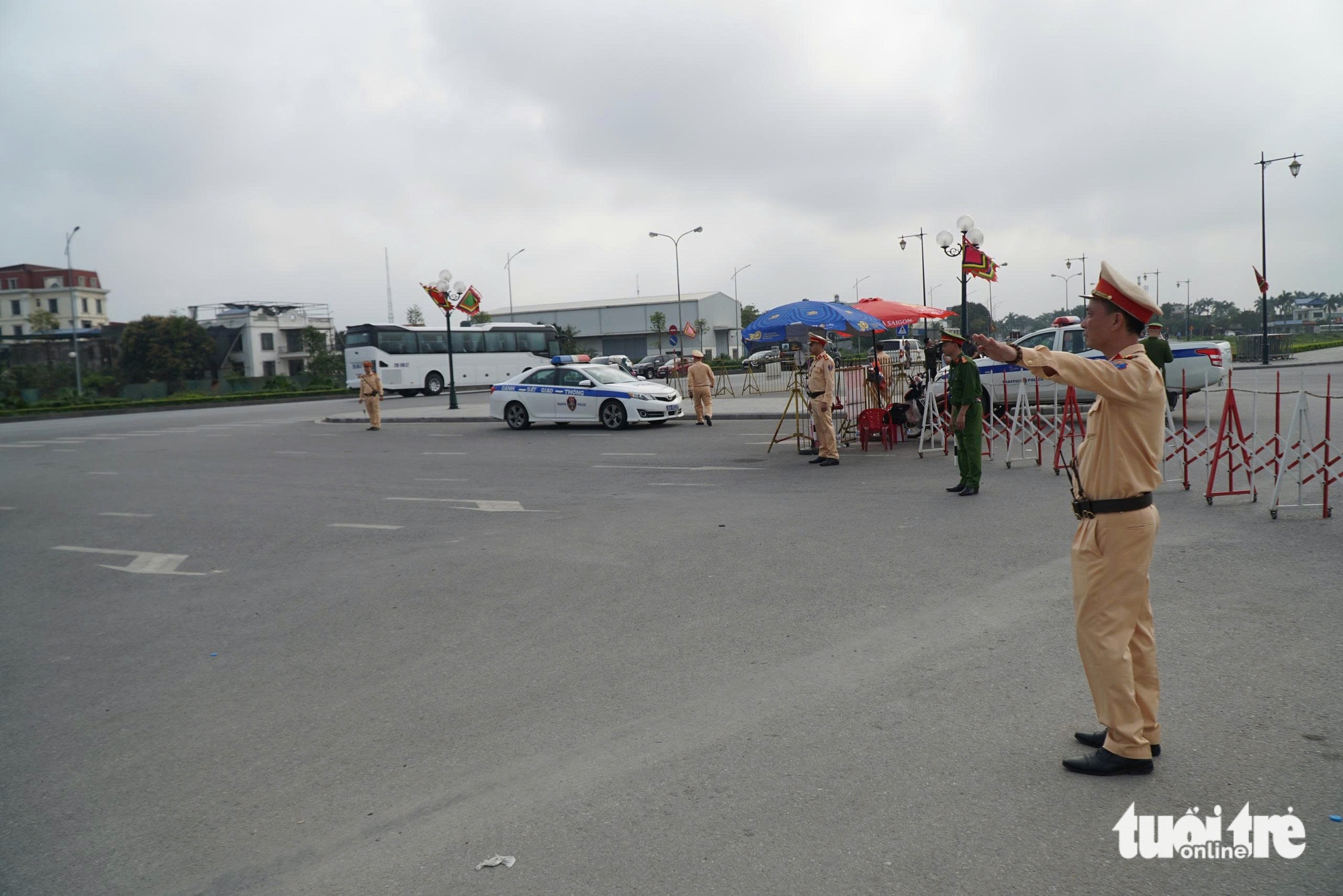 Công tác an ninh thắt chặt trước giờ khai ấn đền Trần - Ảnh 6.