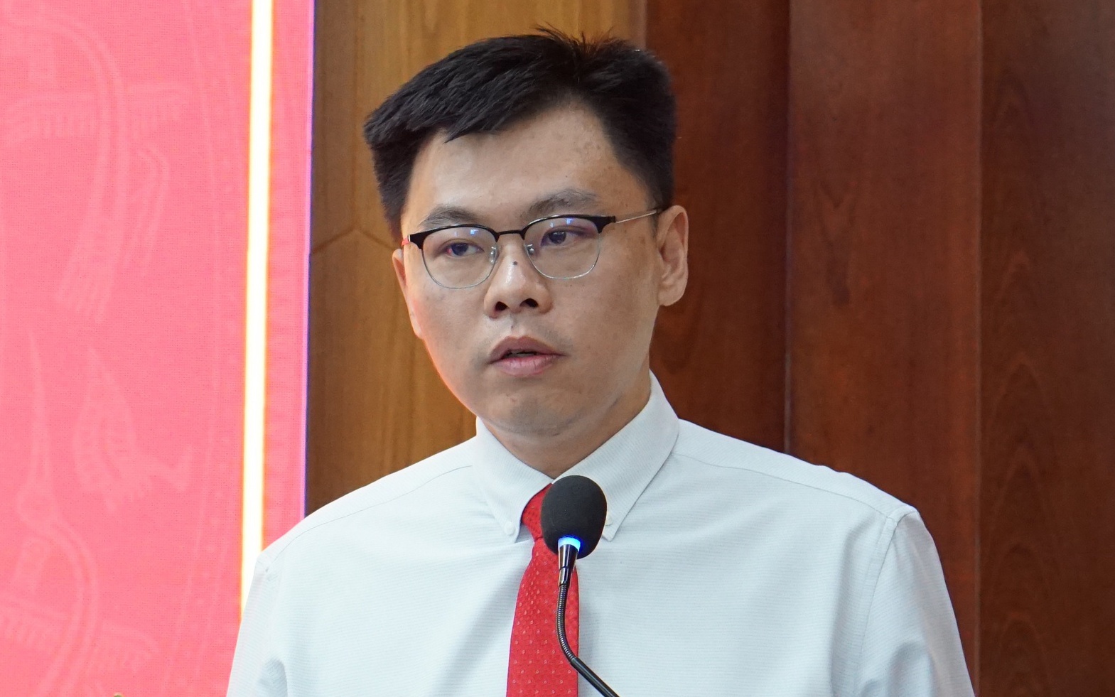 Ứng cử viên Quốc hội cam kết cải cách và phát triển tại tiếp xúc cử tri phường Phú Thạnh