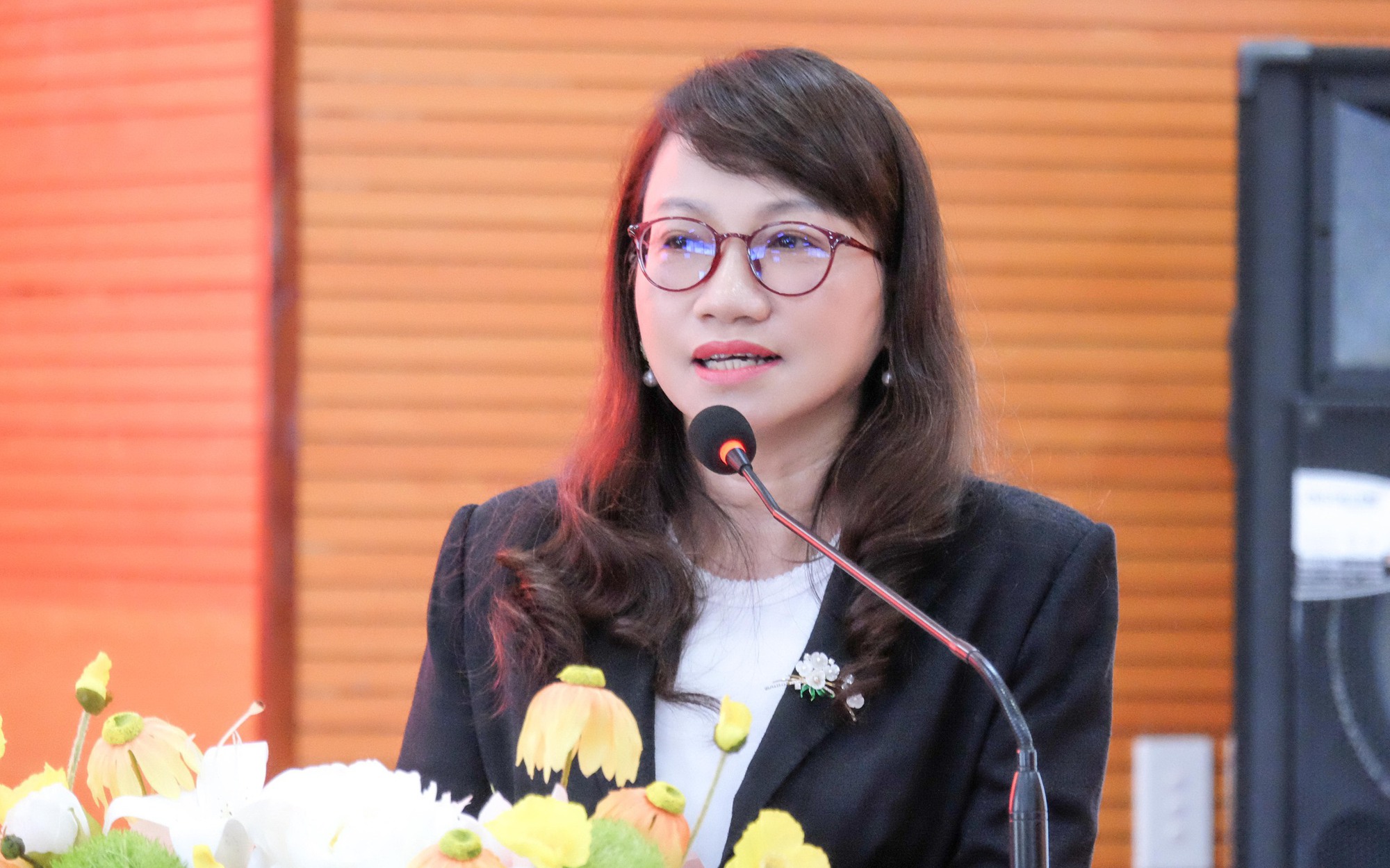Ứng Cử Viên Quốc Hội Khóa XVI Tại TP.HCM Trình Bày Chương Trình Hành Động Trước Cử Tri