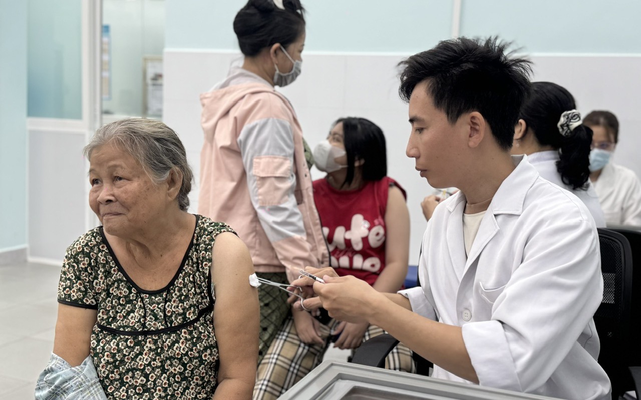 Sau Tết, số người tiêm vắc xin dại tại TP.HCM tăng vọt gấp 4-5 lần