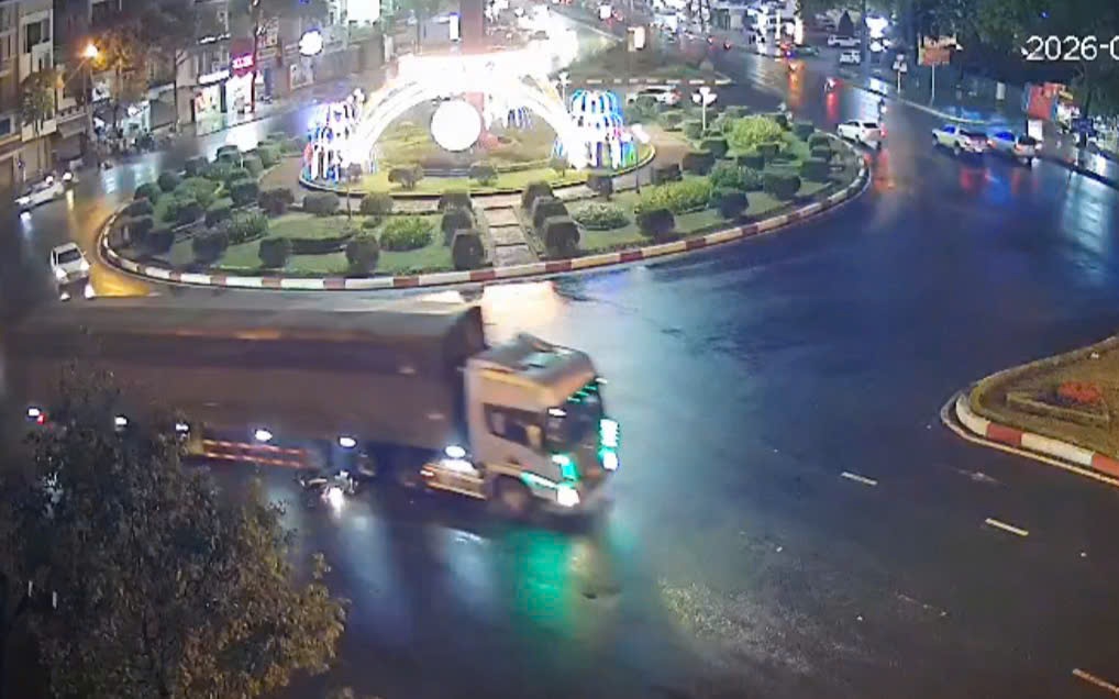 Cảnh báo điểm mù sau vụ tai nạn thương tâm giữa container và xe máy tại Đắk Lắk