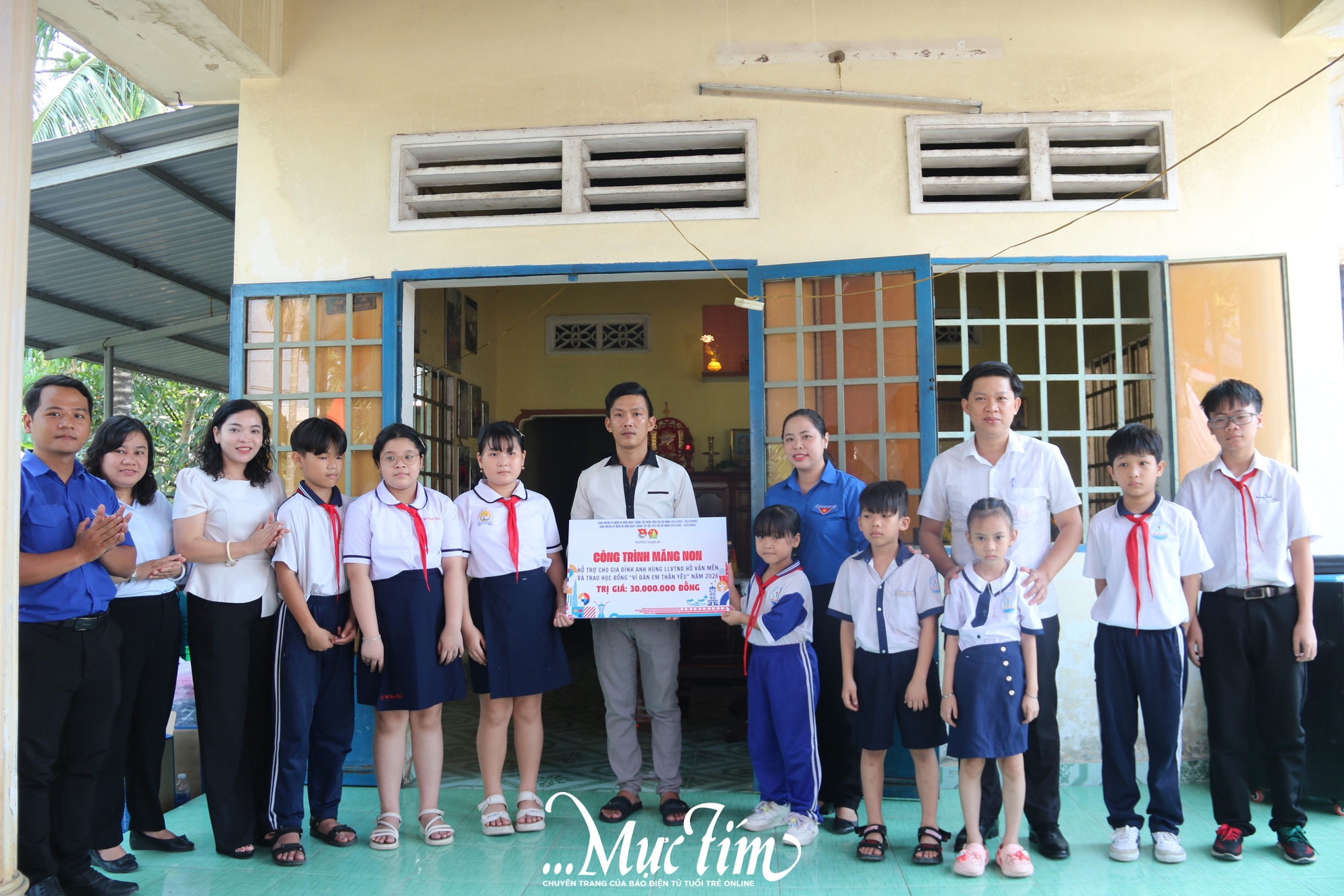 Tuổi trẻ phường Thuận An tiếp bước truyền thống anh hùng Hồ Văn Mên, chăm lo thiếu nhi vượt khó - Ảnh 1.