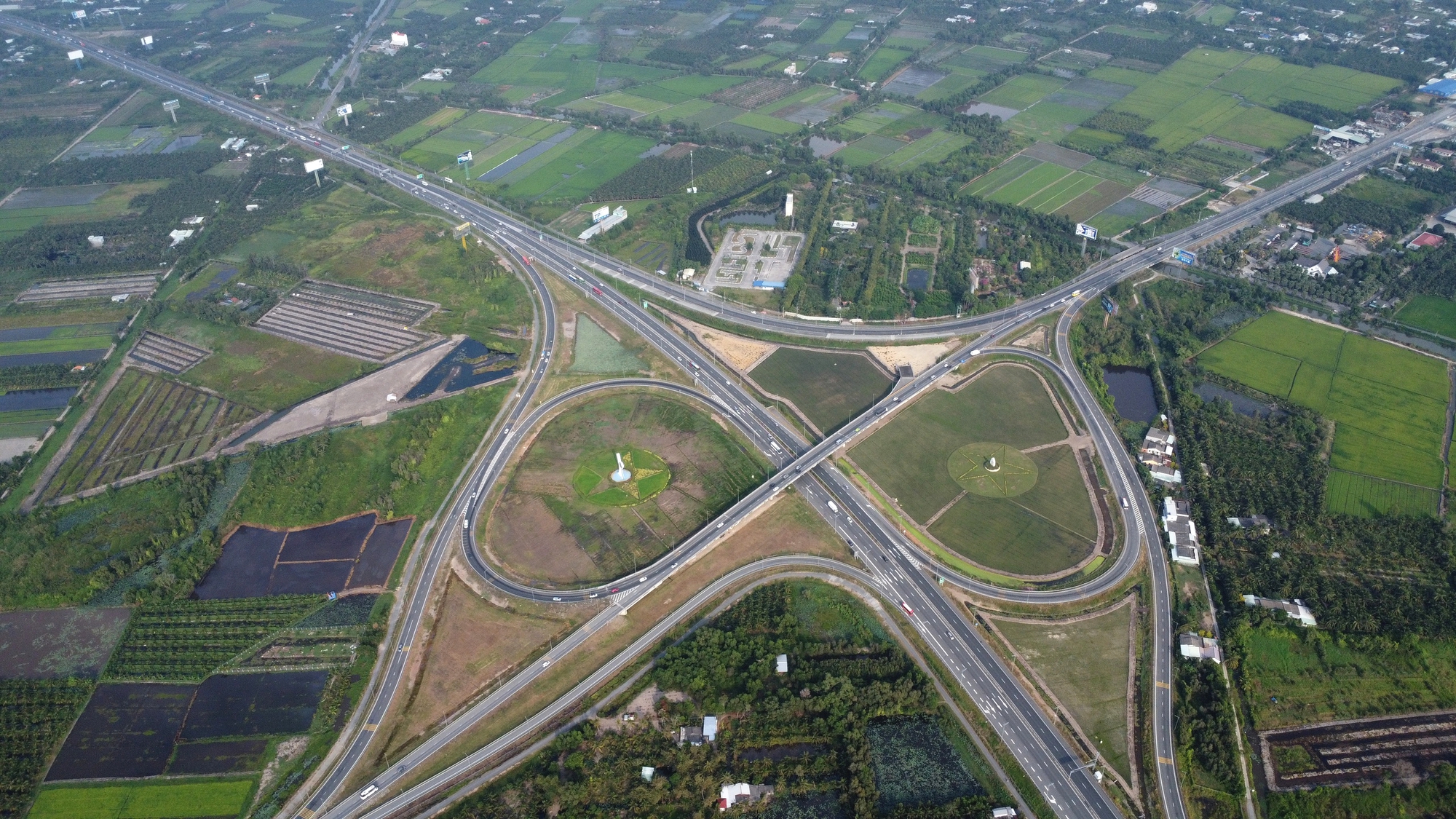 Bộ Xây dựng đề nghị Đồng Tháp hỗ trợ cát cho cao tốc TP.HCM - Trung Lương - Mỹ Thuận - Ảnh 1.