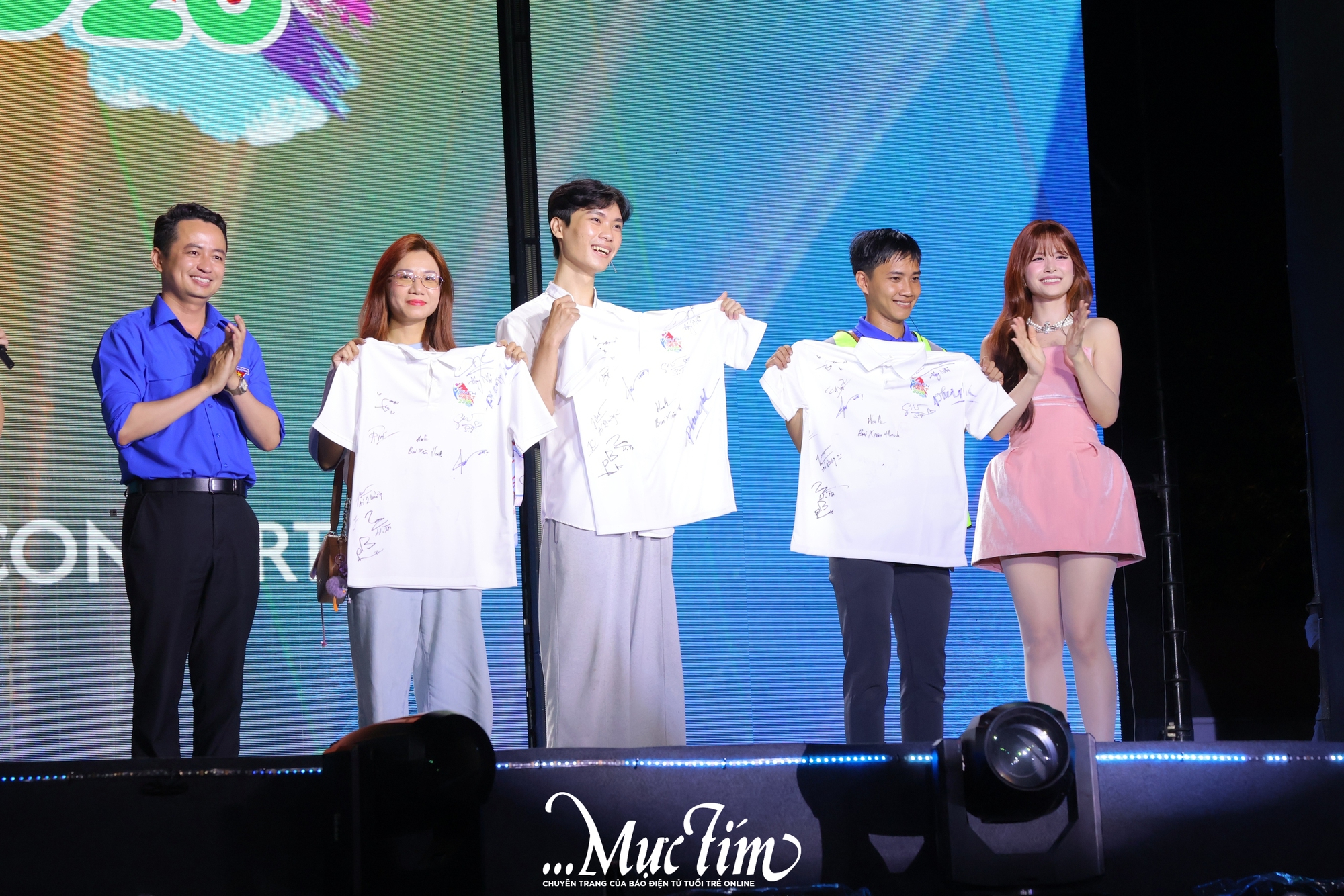 Youth Fest năm 2026: Đông Nhi, Văn Mai Hương, ST Sơn Thạch trình diễn cực 'cháy', đấu giá áo thun gây quỹ - Ảnh 1. Youth Fest năm 2026: Đông Nhi, Văn Mai Hương, ST Sơn Thạch trình diễn cực 'cháy', đấu giá áo thun gây quỹ - Ảnh 1.