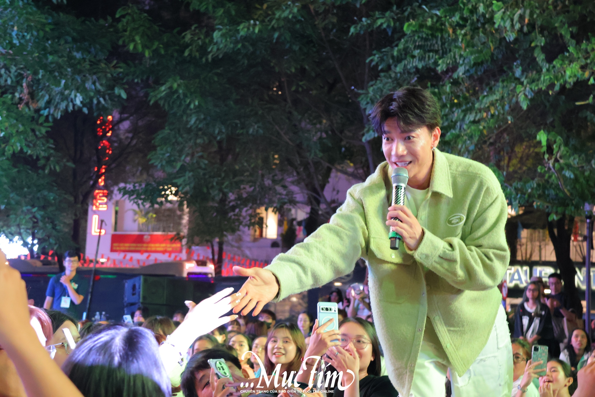 Youth Fest năm 2026: Đông Nhi, Văn Mai Hương, ST Sơn Thạch trình diễn cực 'cháy', đấu giá áo thun gây quỹ - Ảnh 2. Youth Fest năm 2026: Đông Nhi, Văn Mai Hương, ST Sơn Thạch trình diễn cực 'cháy', đấu giá áo thun gây quỹ - Ảnh 2.