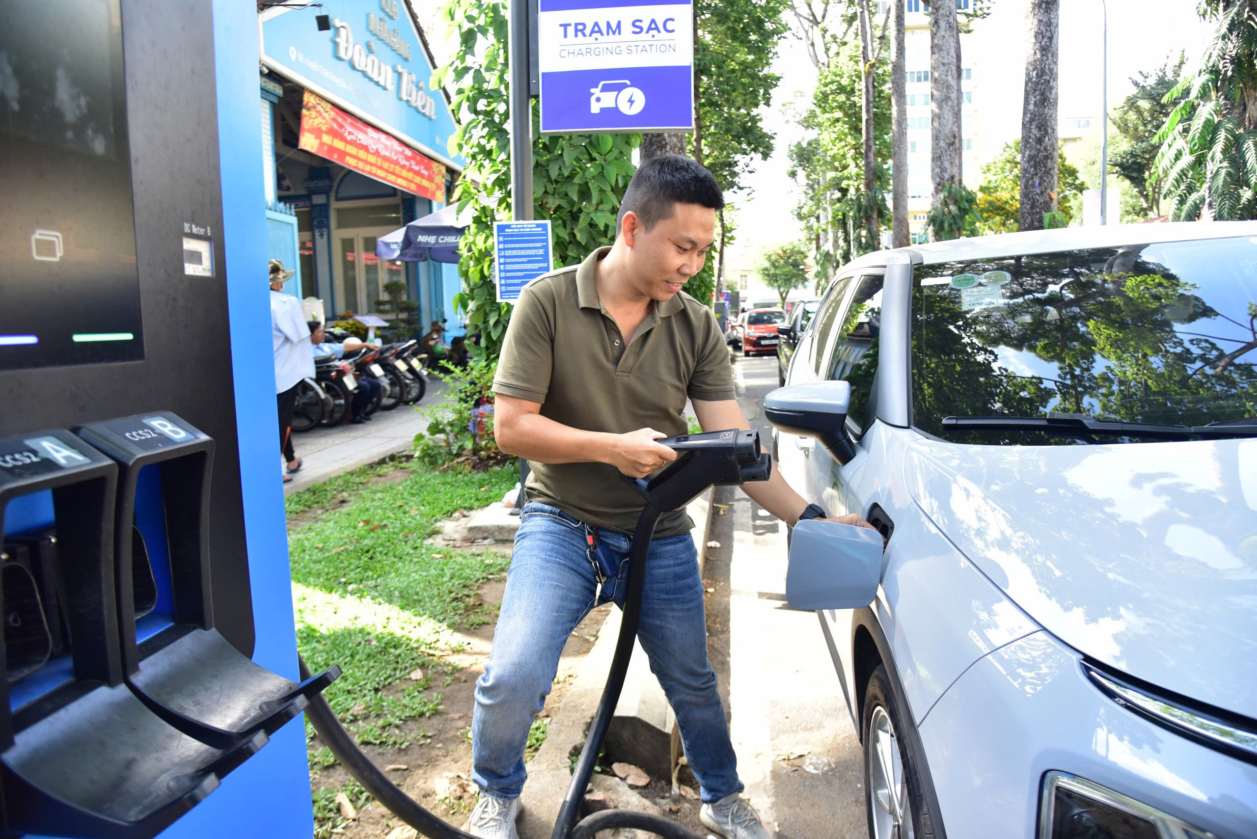 Thủ tướng chỉ đạo đẩy nhanh phát triển hạ tầng xe điện