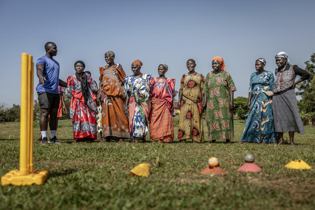 From bats to bonds: Uganda's 'cricket grannies' - Ảnh 3.
