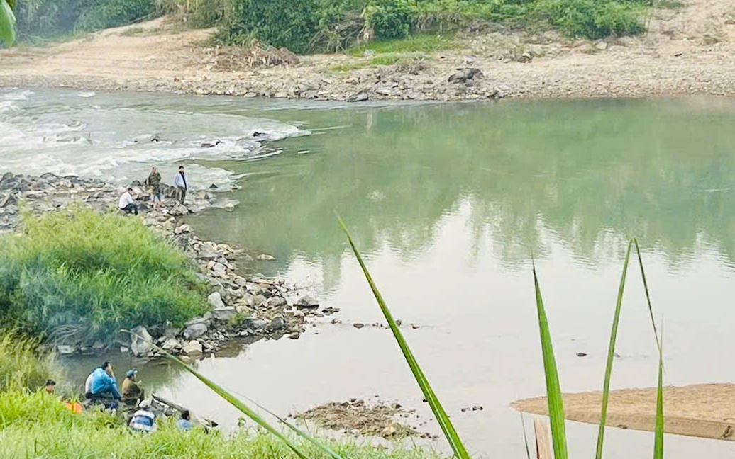 Truy thăng hàm thiếu tá cho đại úy công an xã hy sinh khi tuần tra chống 'cát tặc' ở Khánh Hòa - Ảnh 1.