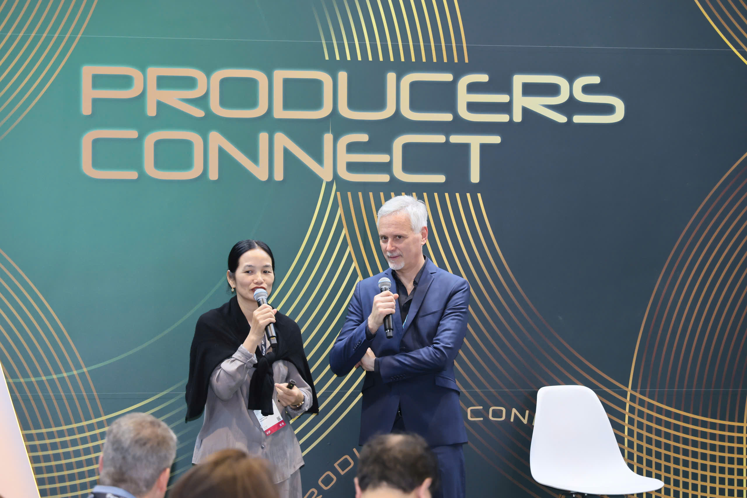 Foreign filmmakers explore opportunities in Vietnam at FILMART 2026 - Ảnh 1. Foreign filmmakers explore opportunities in Vietnam at FILMART 2026 - Ảnh 2.