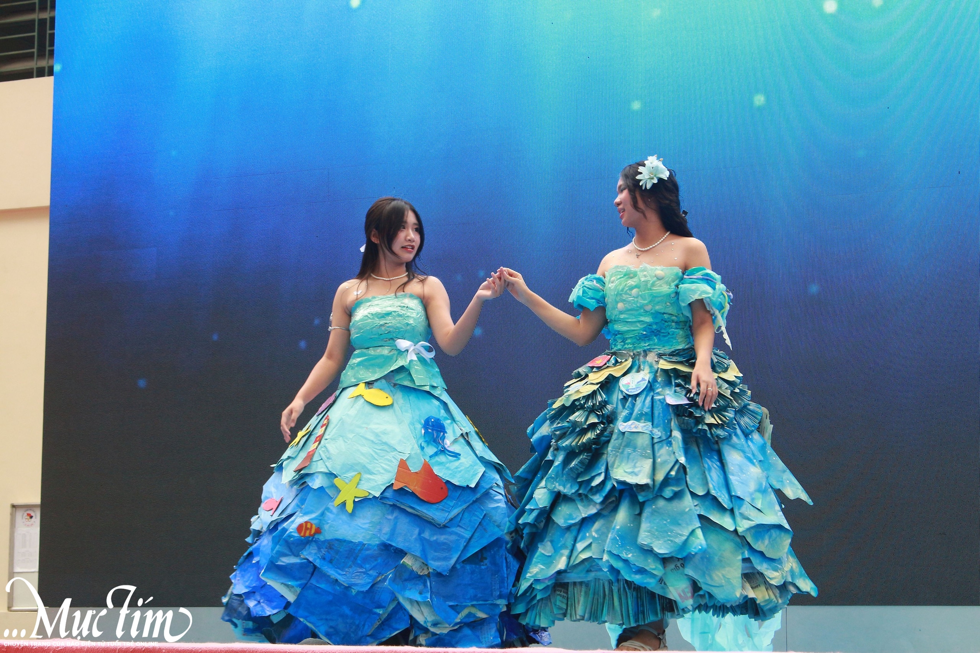 Học trò Trường THPT Lê Quý Đôn thể hiện tình yêu biển đảo qua 60 trang phục đặc biệt- Ảnh 5. Học trò Trường THPT Lê Quý Đôn thể hiện tình yêu biển đảo qua 60 trang phục đặc biệt- Ảnh 5.