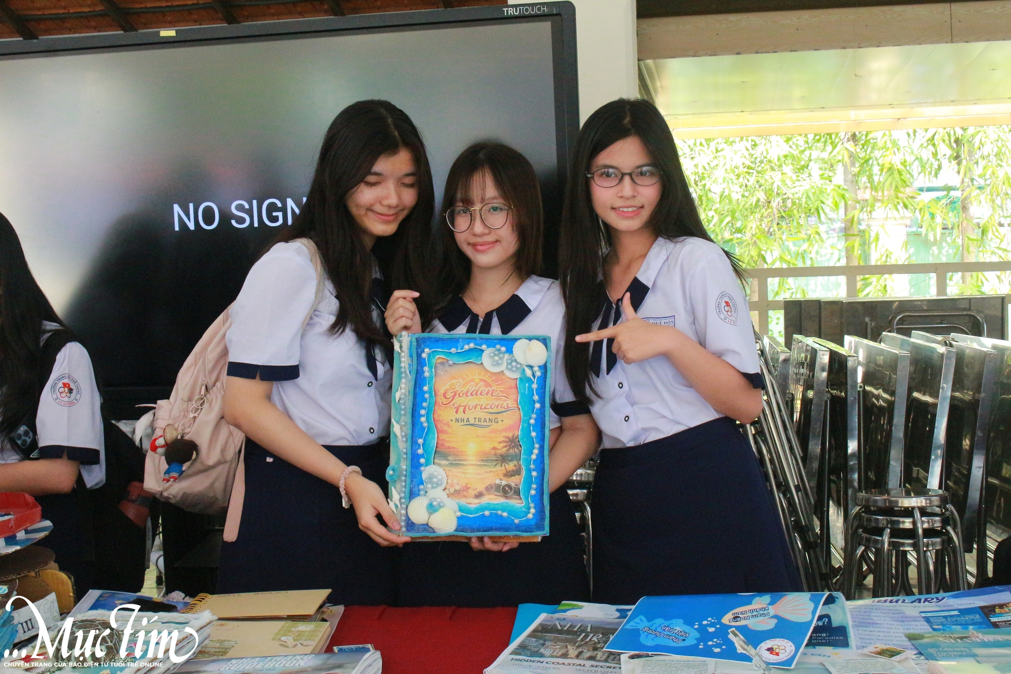 Học trò Trường THPT Lê Quý Đôn thể hiện tình yêu biển đảo qua 60 trang phục đặc biệt- Ảnh 13. Học trò Trường THPT Lê Quý Đôn thể hiện tình yêu biển đảo qua 60 trang phục đặc biệt- Ảnh 13.