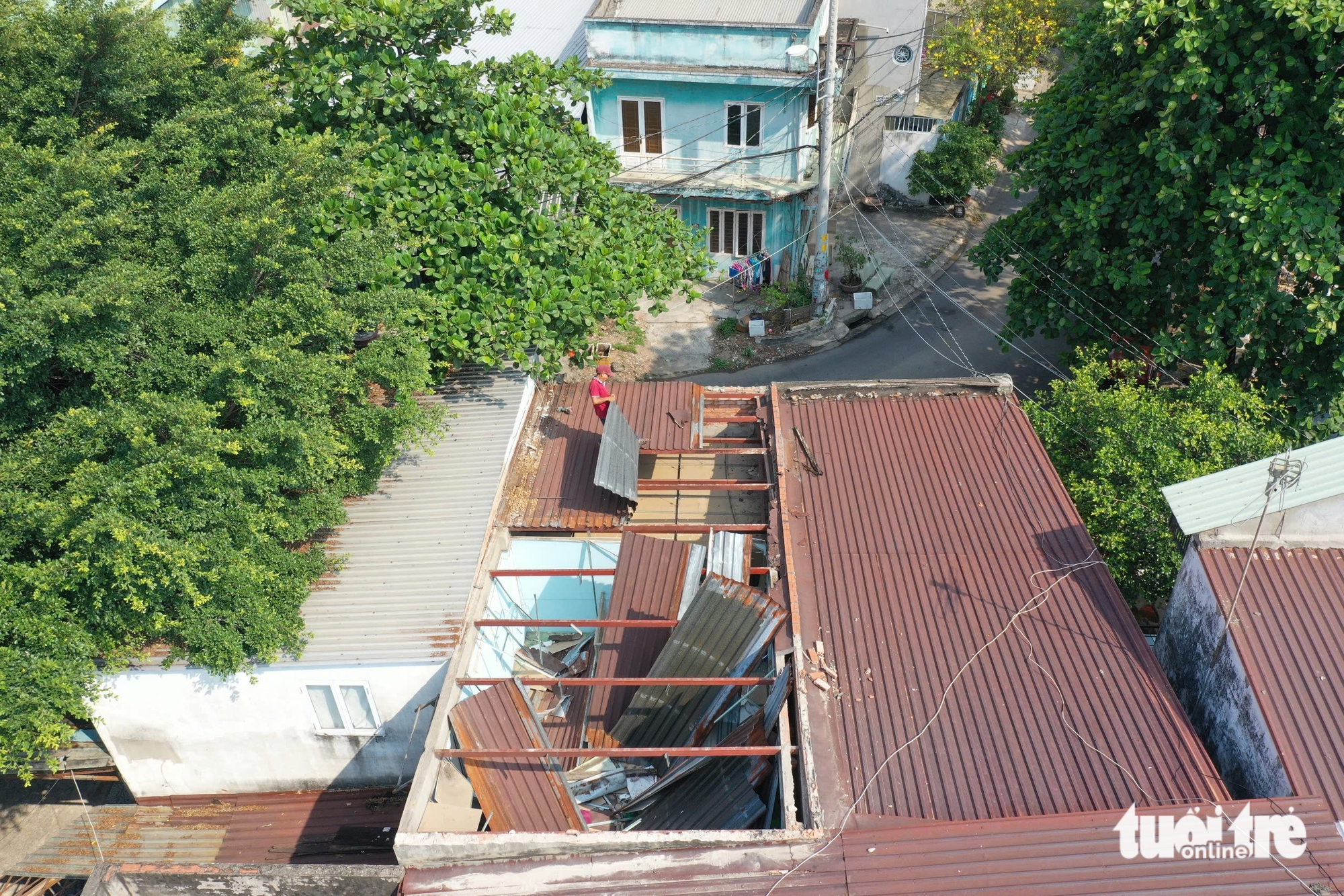 Người dân gấp rút dọn, giao mặt bằng rạch Xuyên Tâm - Ảnh 2.