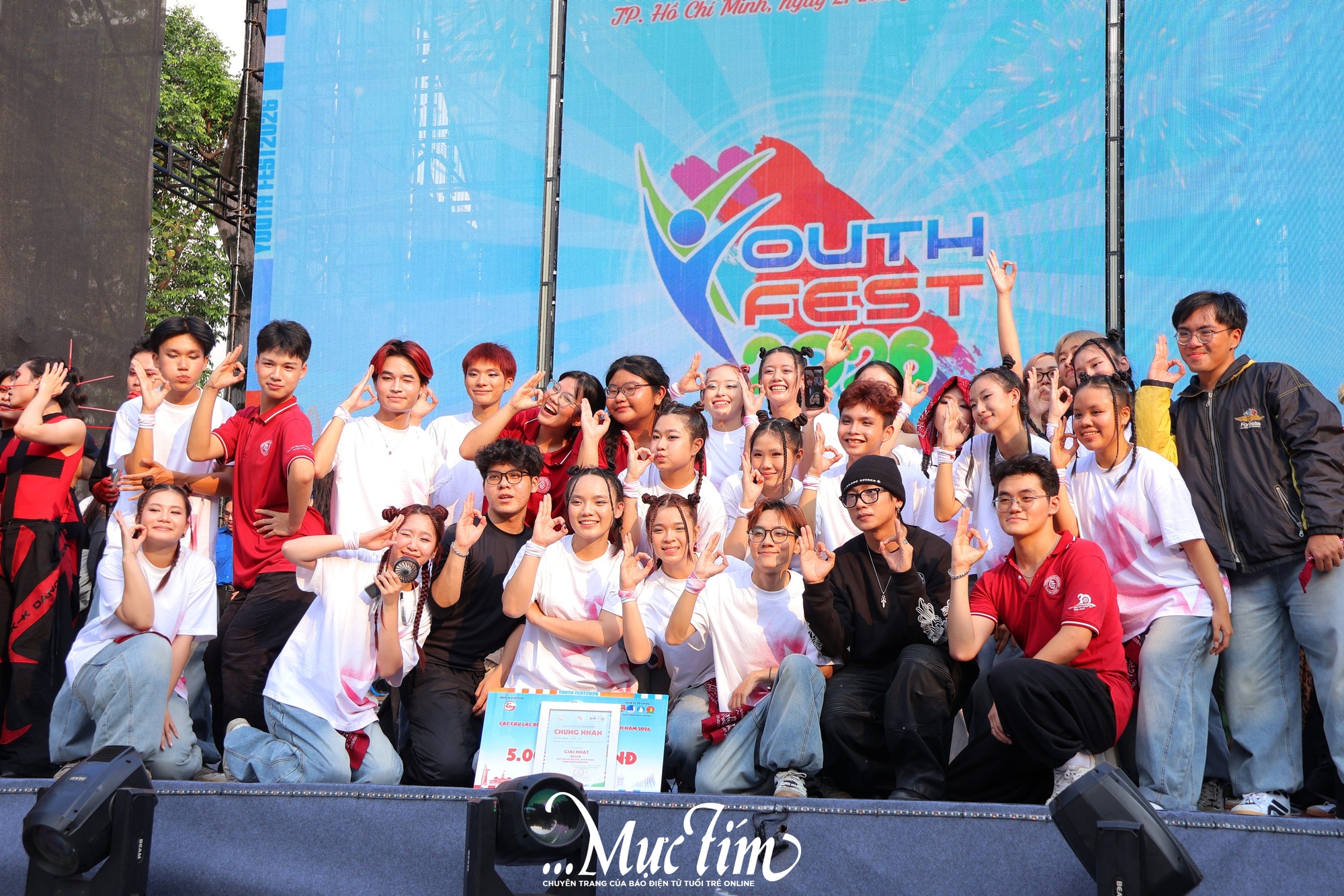 Trường đại học Ngoại thương đoạt giải nhất tại liên hoan Dance of Youth - Ảnh 1.