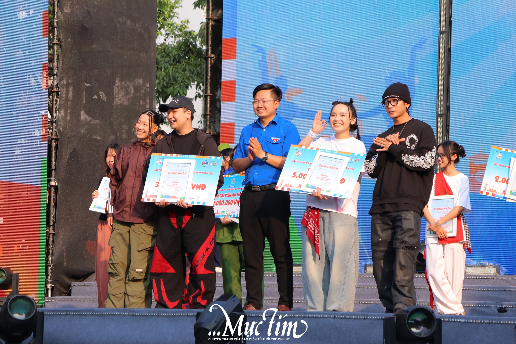 Trường đại học Ngoại thương đoạt giải nhất tại liên hoan Dance of Youth - Ảnh 8.