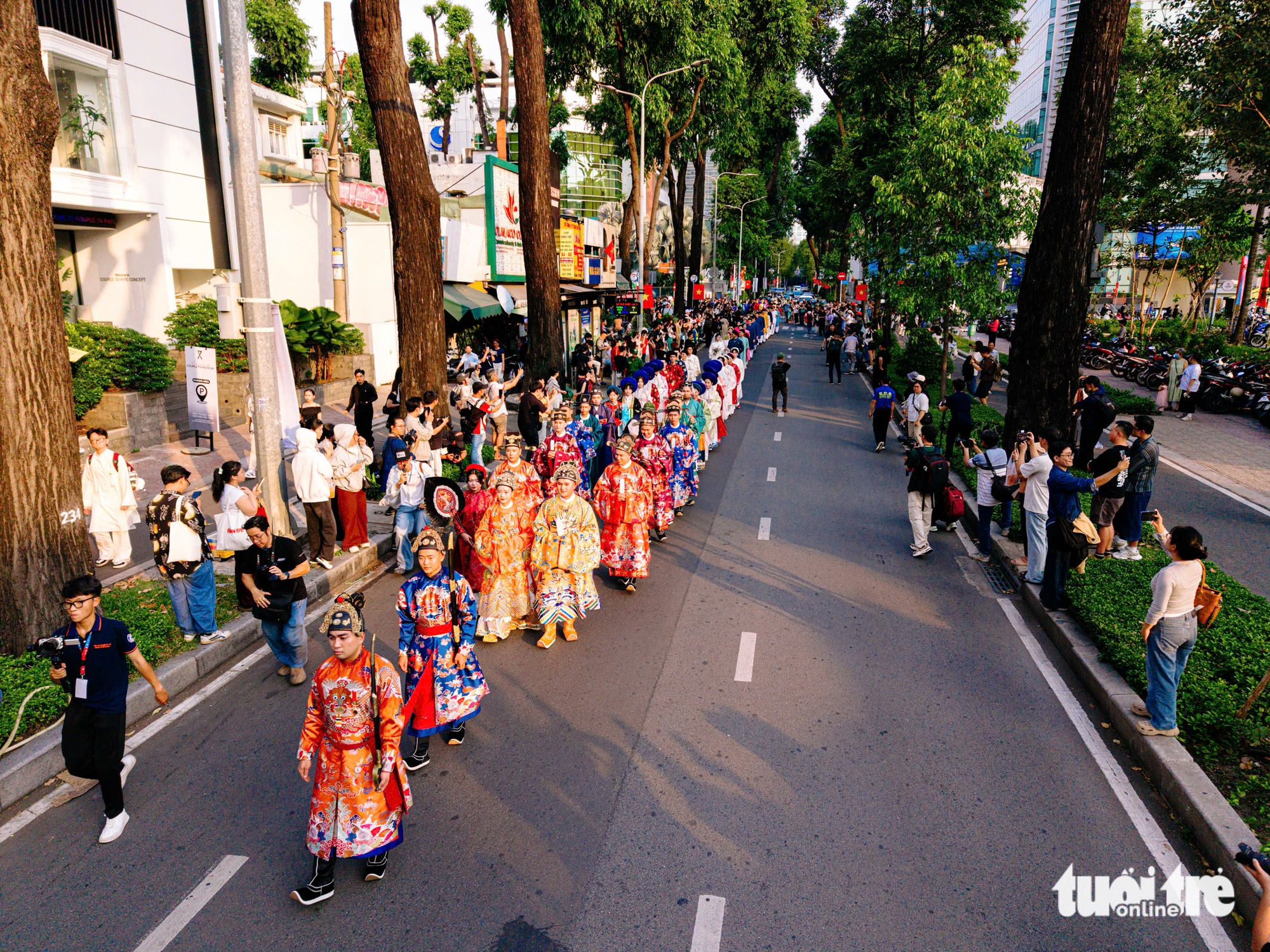 Hơn 1.000 bạn trẻ diện Việt phục diễu hành giữa trung tâm TP.HCM - Ảnh 4. Việt phục - Ảnh 4.