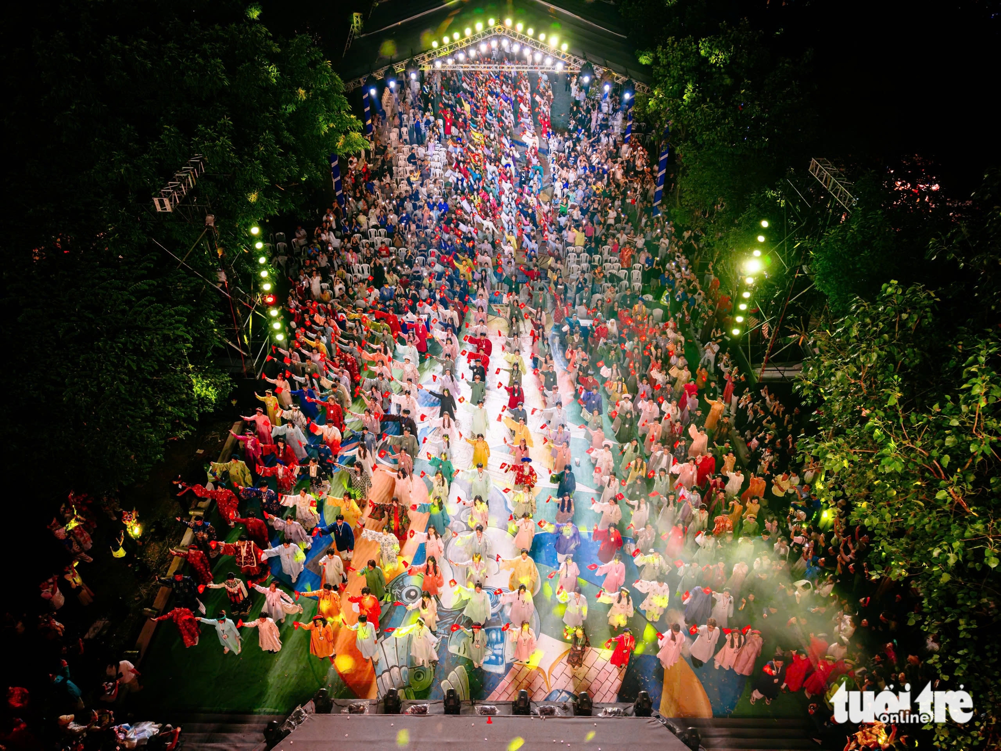 Hơn 1.000 bạn trẻ diện Việt phục diễu hành giữa trung tâm TP.HCM - Ảnh 12. Việt phục - Ảnh 12.