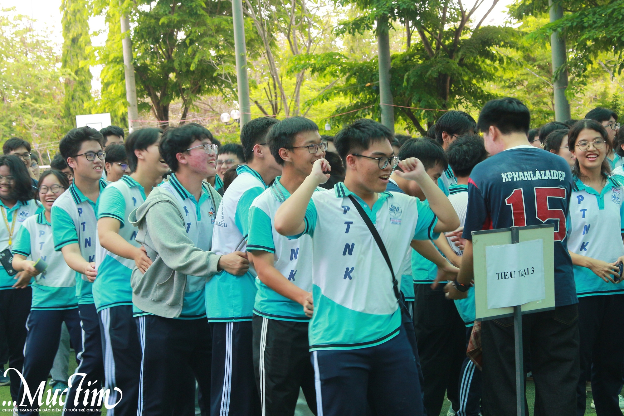 Teen Trường Phổ thông Năng khiếu sôi nổi trò chơi tập thể trong Hội trại truyền thống - Ảnh 1.