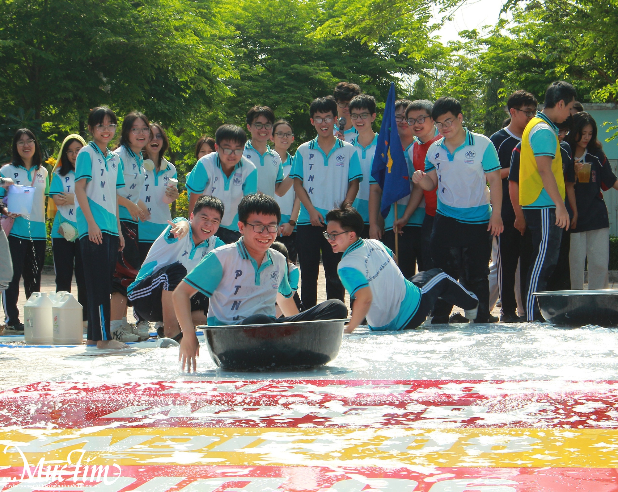 Teen Trường Phổ thông Năng khiếu sôi nổi trò chơi tập thể trong Hội trại truyền thống - Ảnh 3.