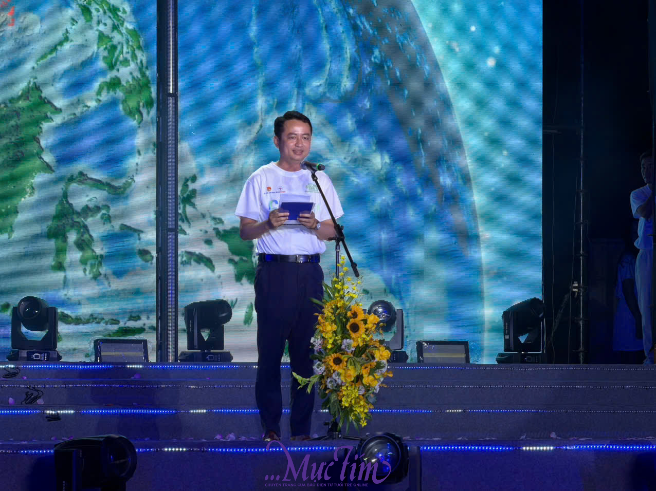 Hoa hậu Ngọc Châu, nhạc sĩ Nguyễn Văn Chung hưởng ứng Giờ Trái đất cùng 1.000 đoàn viên - Ảnh 4.