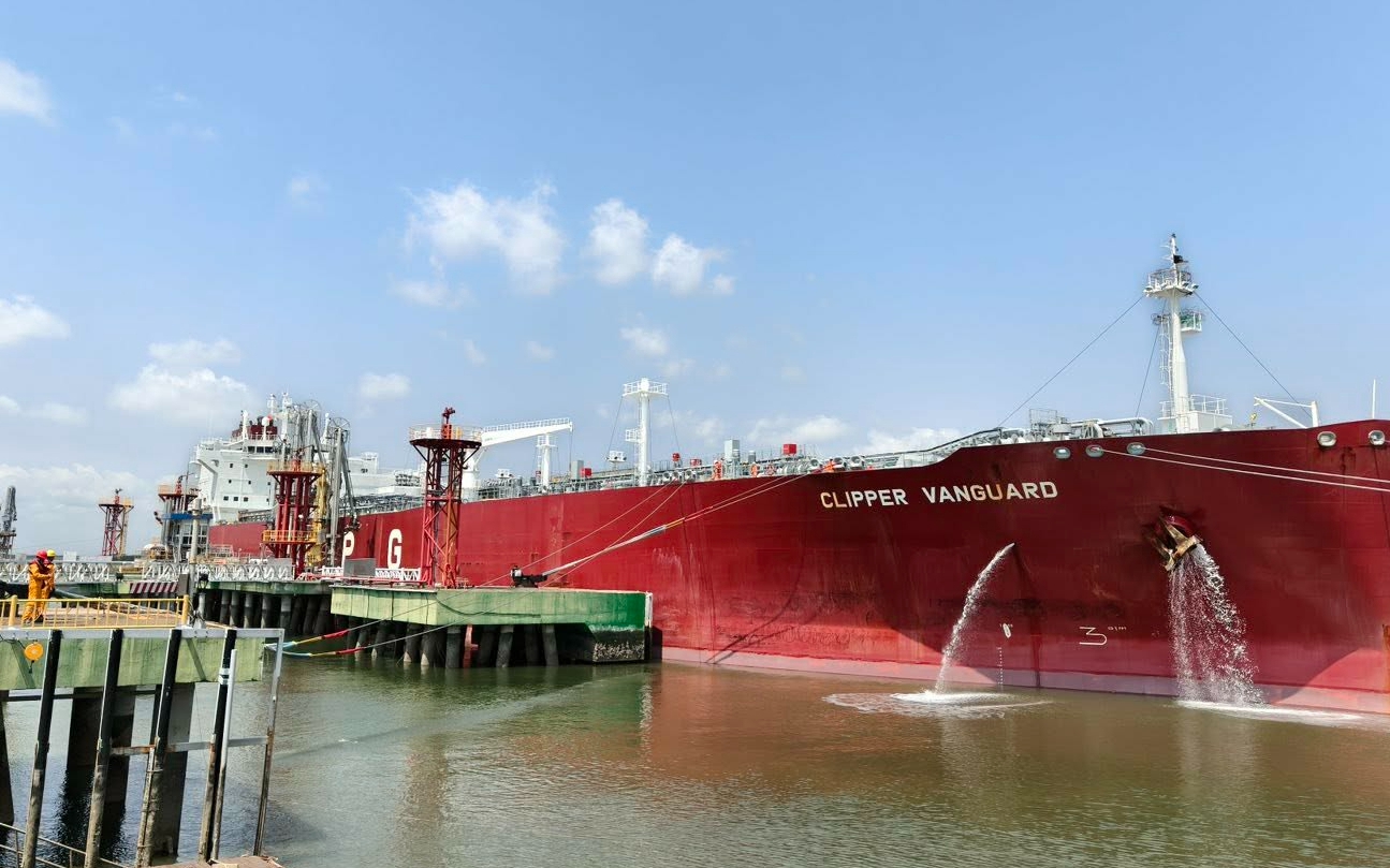 Vietnam imports more LPG, LNG from US, Australia as gas prices hold high - Ảnh 2.