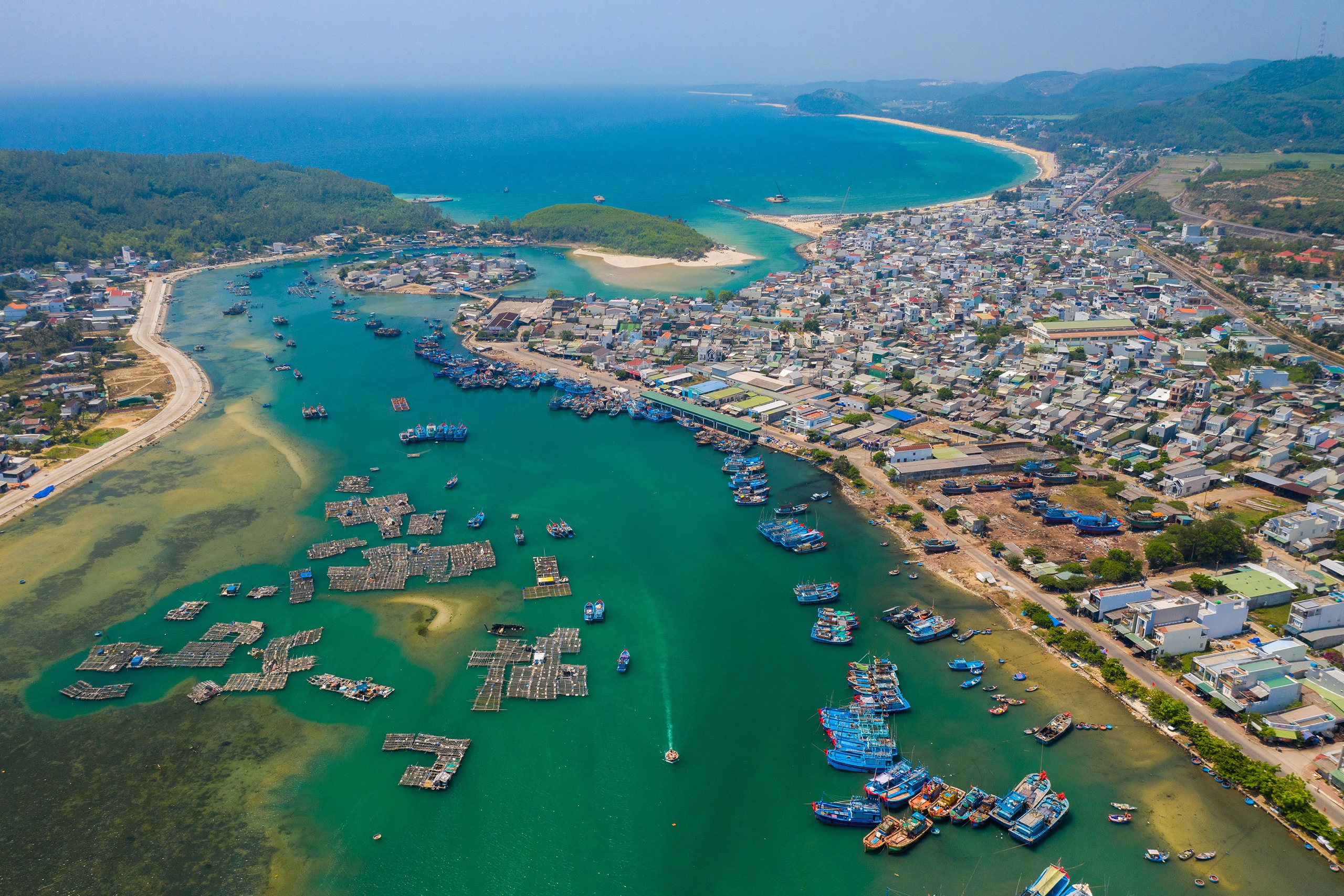 Quảng Ngãi thức giấc cùng làn sóng đô thị ven biển - Ảnh 1.