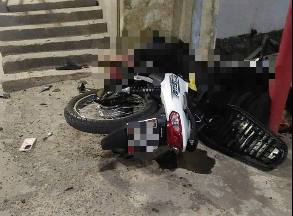 Xe máy tông cửa hầm Phú Gia ở Huế, hai thanh niên thiệt mạng - Ảnh 1.