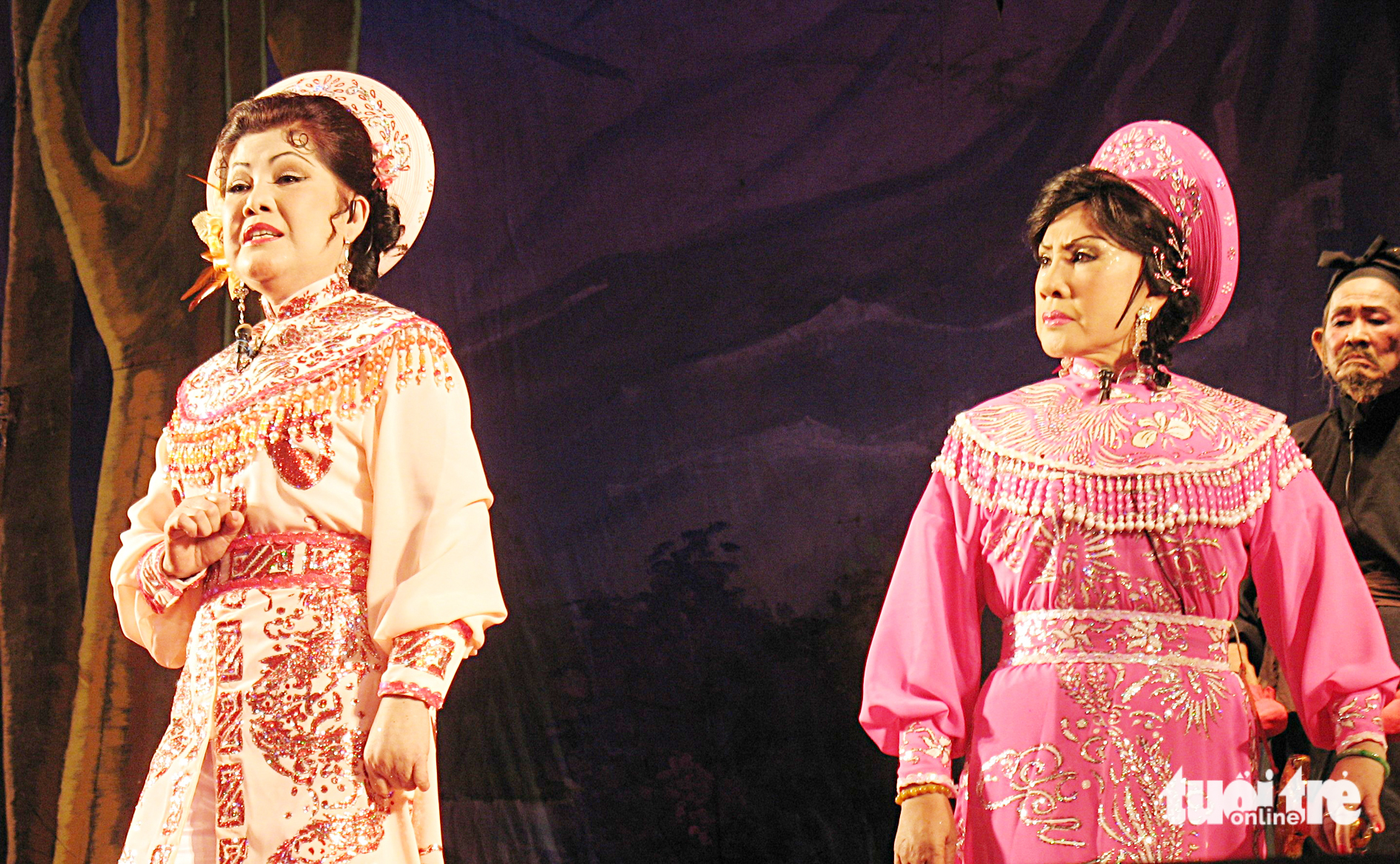 Chuyện gì đang xảy ra? - Ảnh 1. Tiếng trống Mê Linh - Ảnh 1.